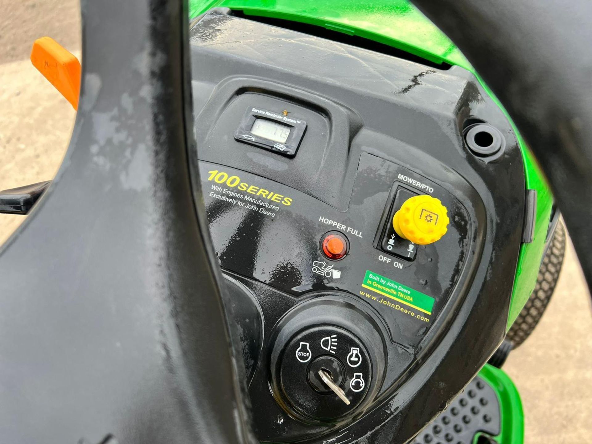 2015 JOHN DEERE X155R RIDE ON LAWN MOWER *PLUS VAT* - Image 9 of 15