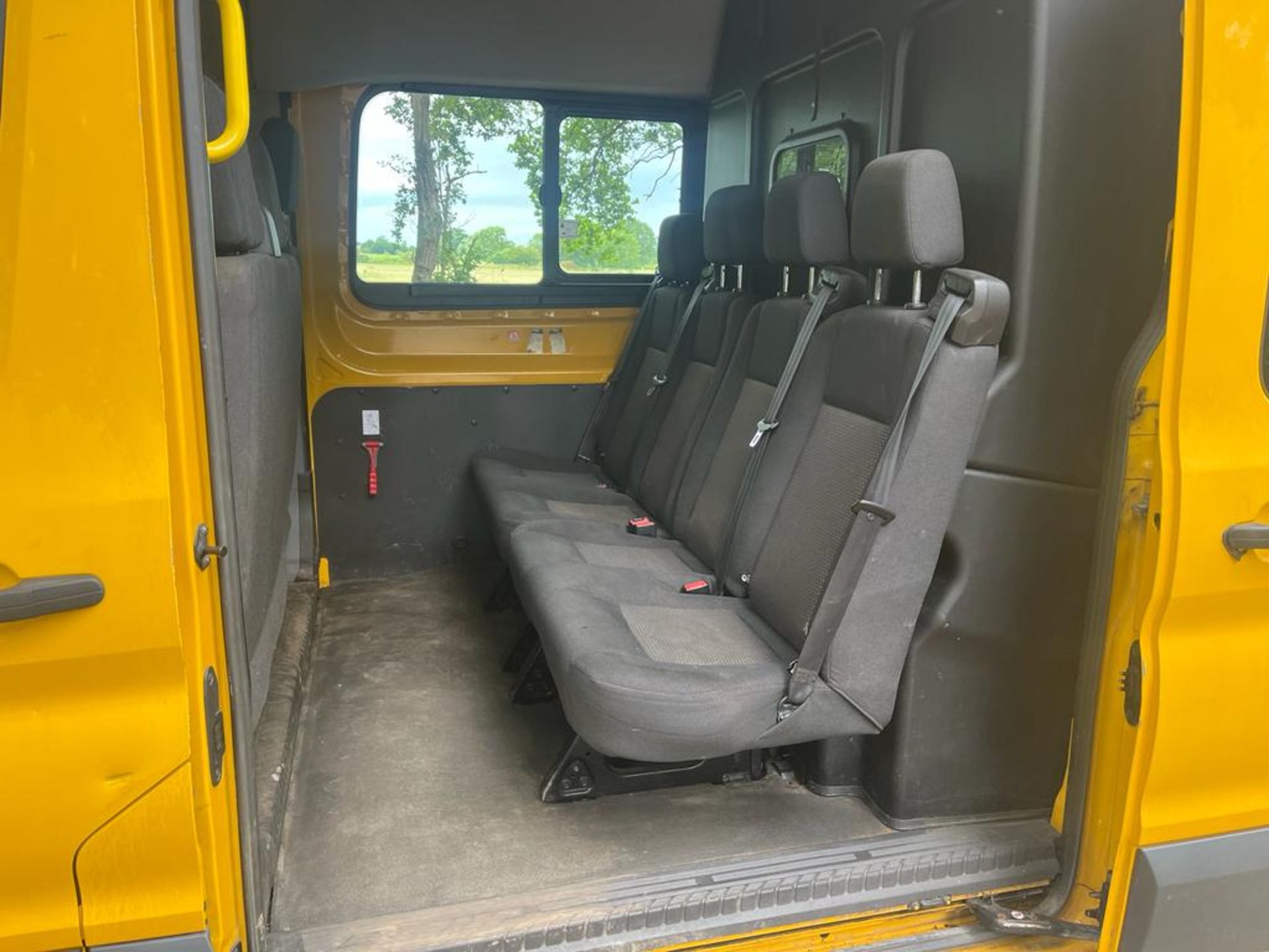 2015 FORD TRANSIT 350 YELLOW PANEL VAN *PLUS VAT* - Image 9 of 12