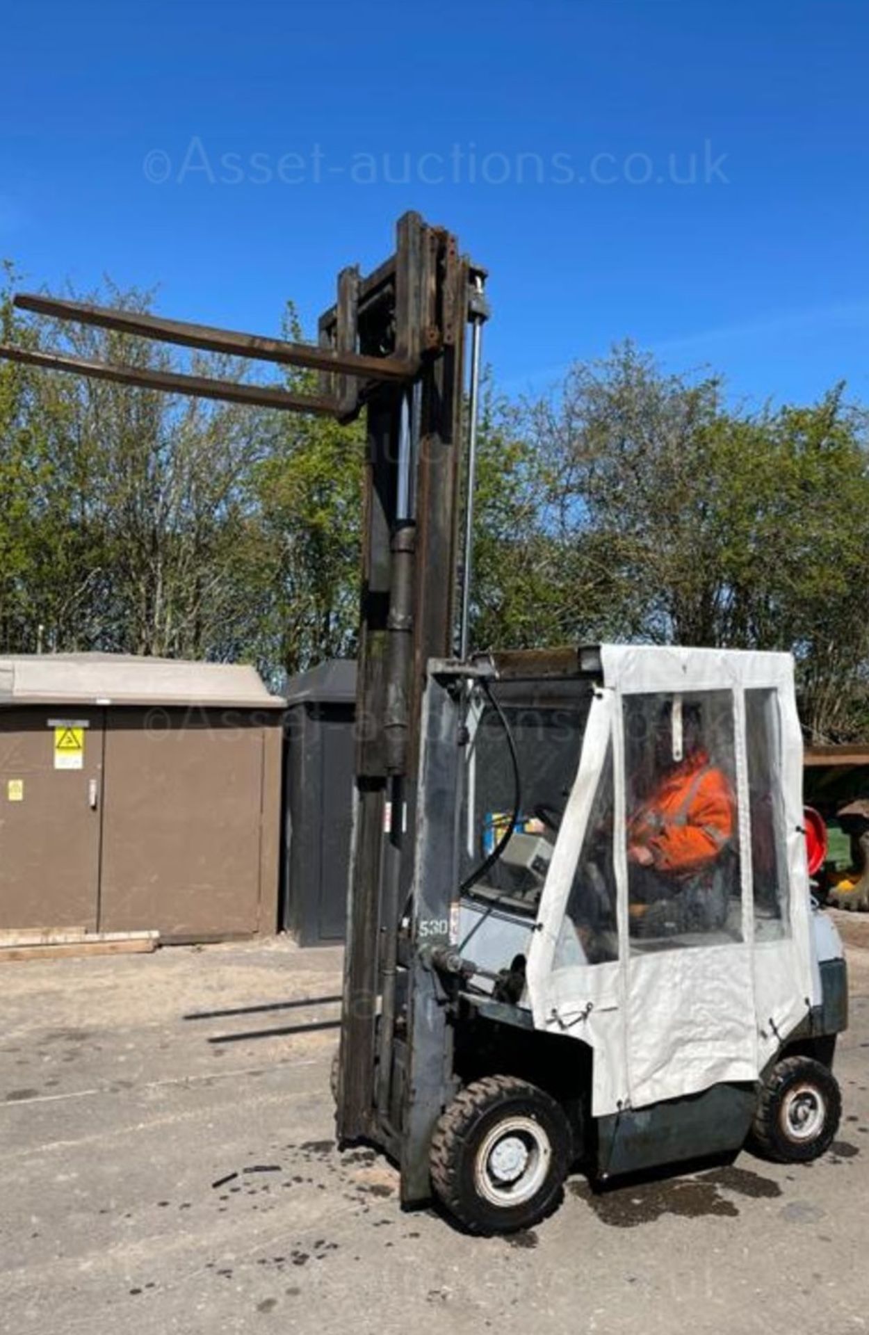 KALMAR 1.6T GAS CONTAINER SPEC FORKLIFT, STARTS DRIVES AND LIFTS TO 3.3M *PLUS VAT* - Image 2 of 15