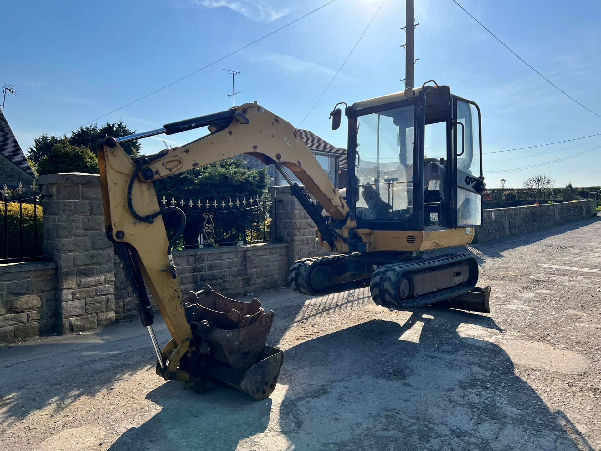 2012 Caterpillar 302.5C 2.5 Ton Mini Digger, Runs Drives And Digs, Showing A Low 3711 Hours! - Image 2 of 22