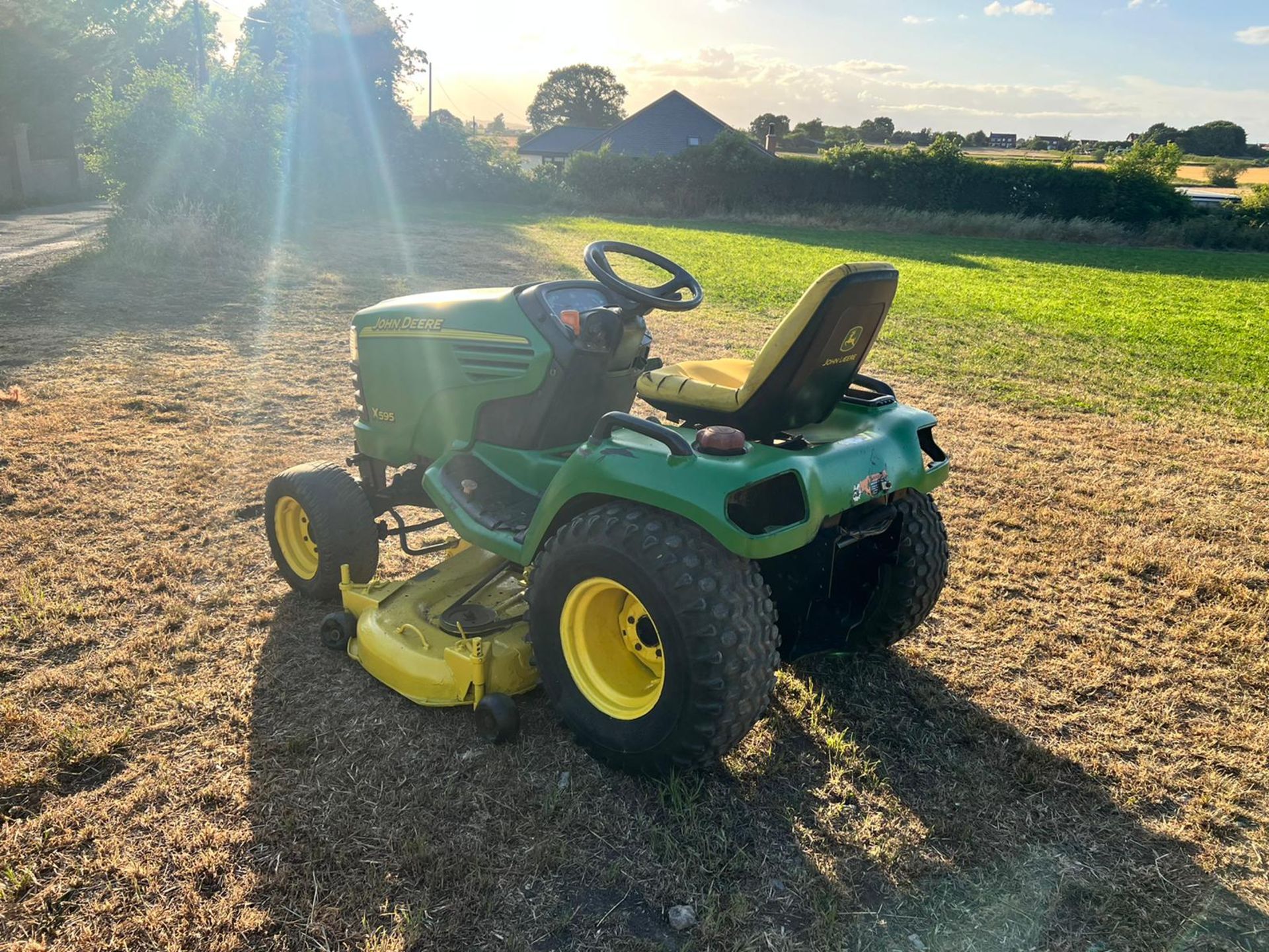 John Deere X595 4WD Ride On Mower *PLUS VAT* - Image 3 of 11