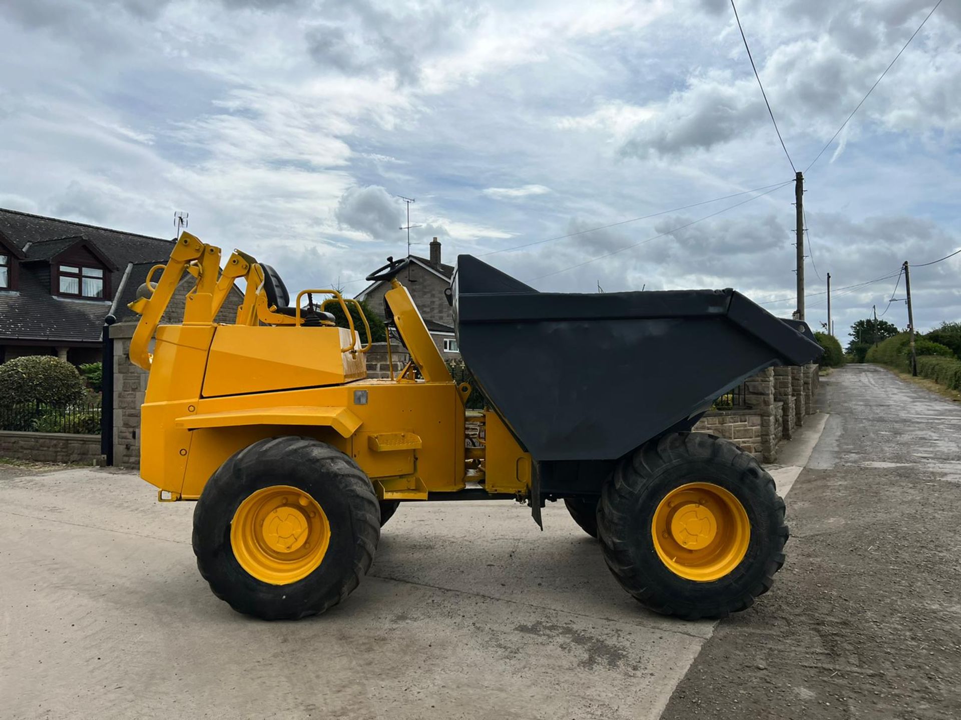 Thwaites 9 Tonne 4WD Dumper *PLUS VAT* - Image 2 of 12