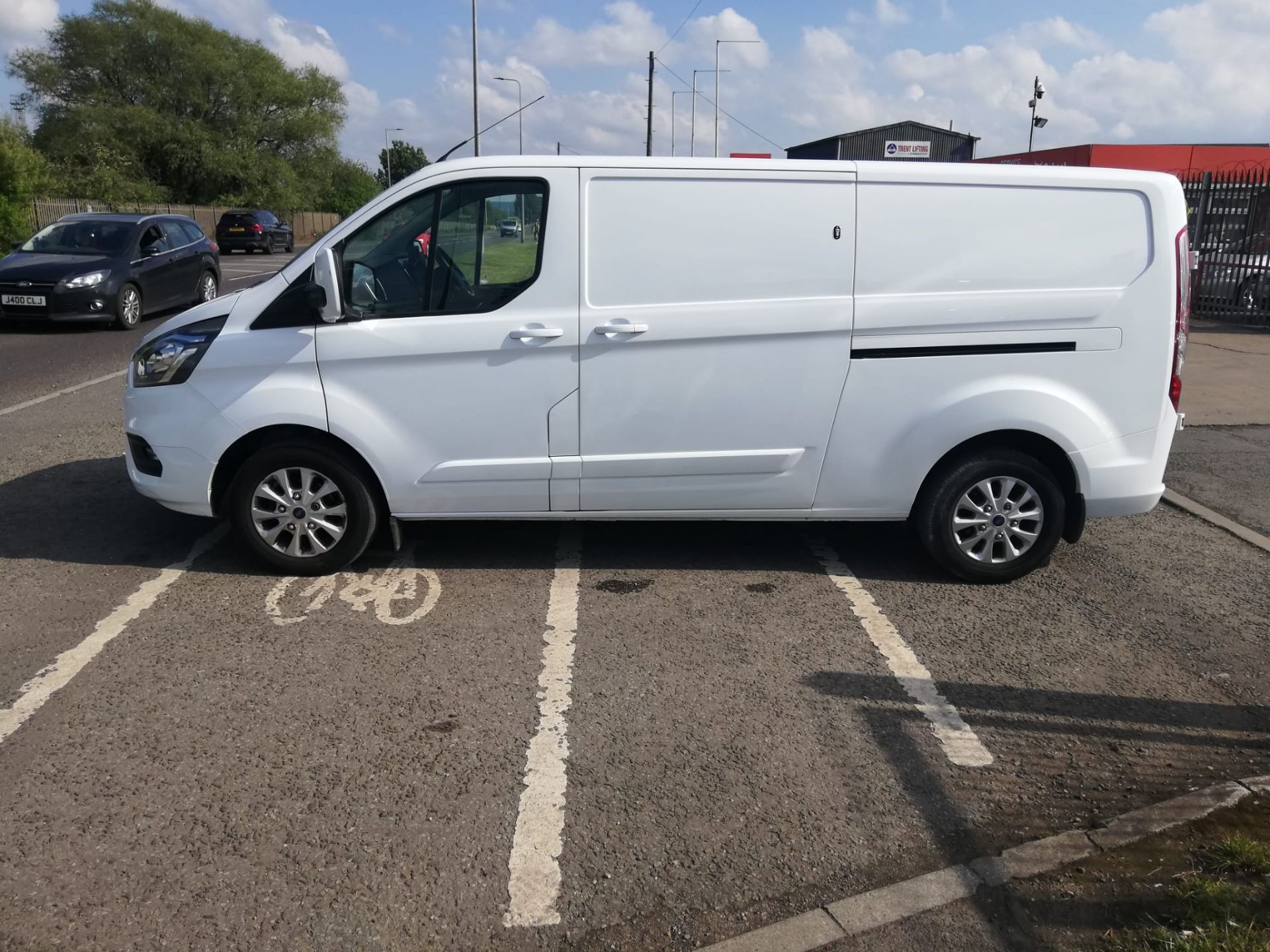 2018/68 FORD TRANSIT CUSTOM 300 LIMITED White Panel Van, 108,000 miles, LWB, Euro 6 *PLUS VAT* - Image 5 of 8