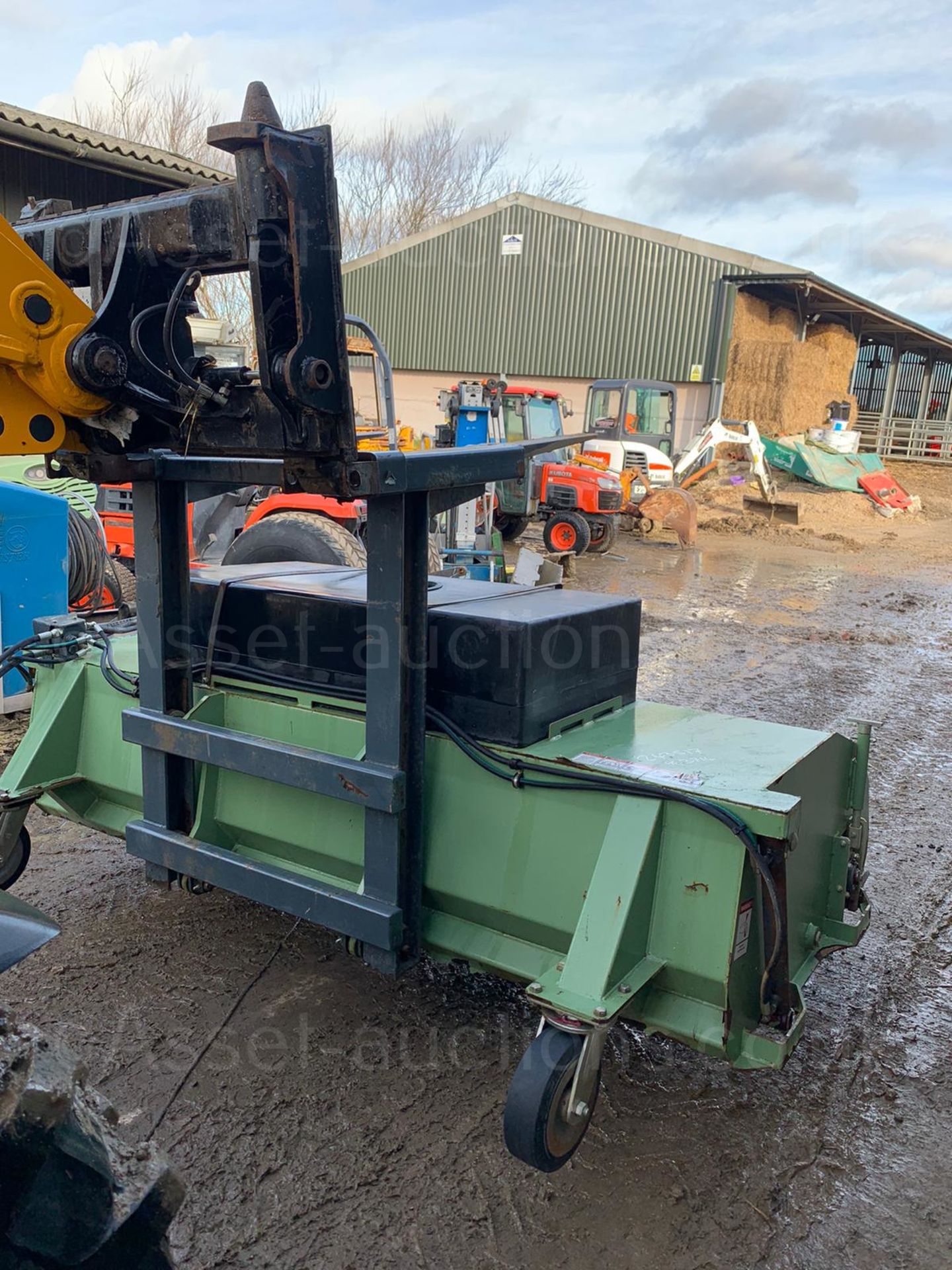DMX SWEEPER SOLUTION SWEEPER BUCKET, ALL WORKS, HYDRAULIC DRIVEN *PLUS VAT* - Image 4 of 5