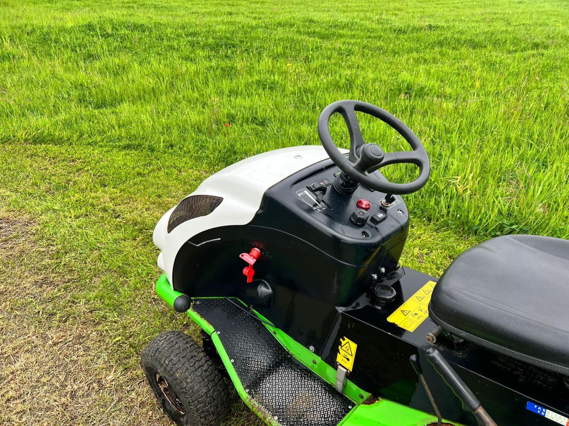 Etesia MVEHH Hydro 100 Ride On Mower, Runs Drives And Cuts *Plus Vat* - Image 11 of 15