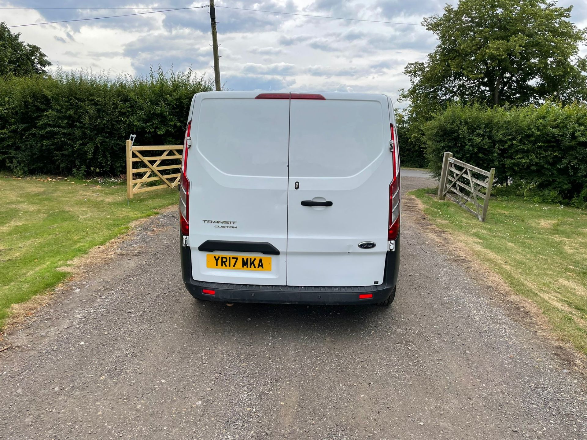 2017 FORD TRANSIT CUSTOM 270 WHITE PANEL VAN *PLUS VAT* - Image 6 of 13