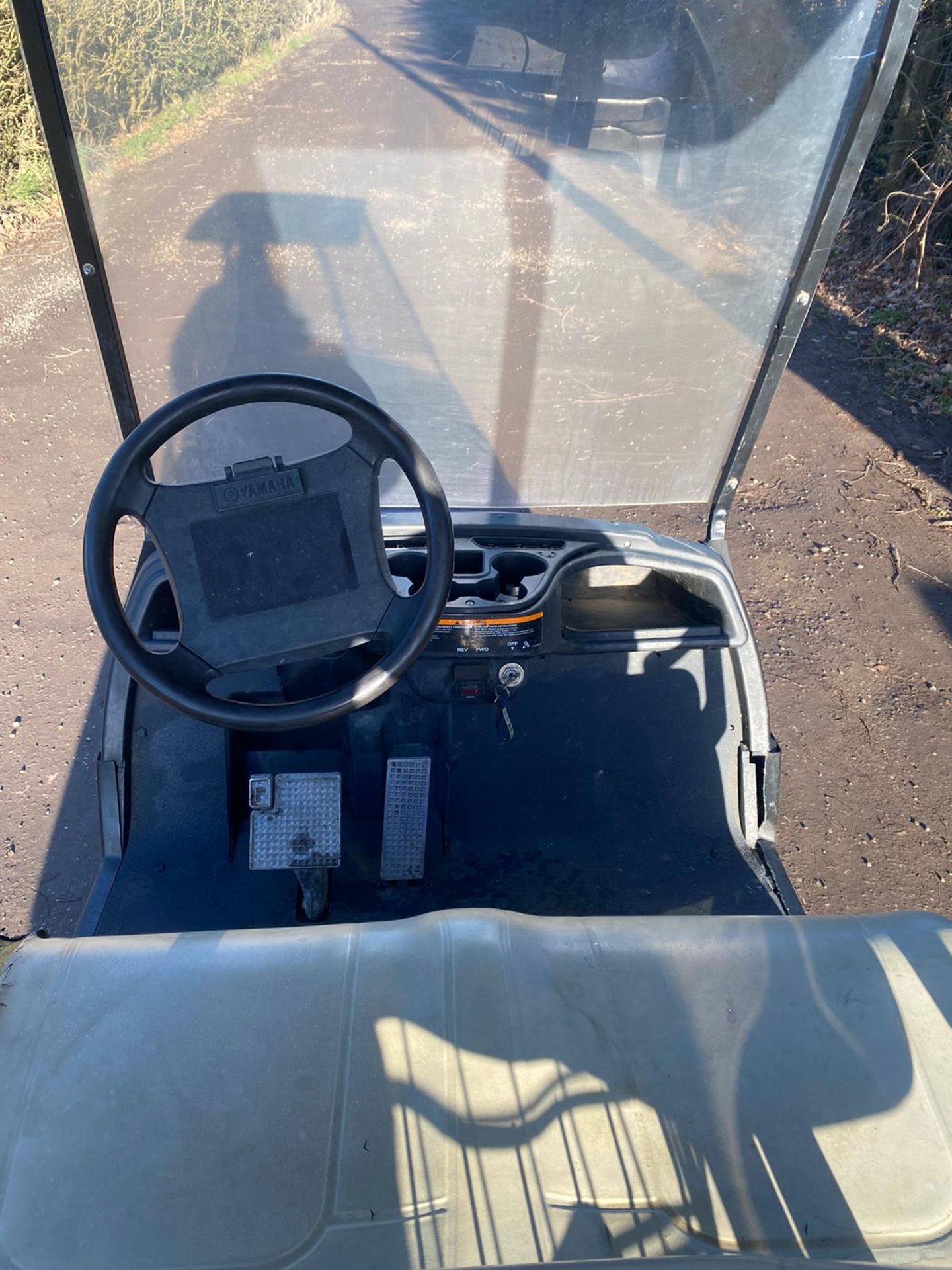 YAMAHA GOLF BUGGY, RUNS AND DRIVES, BATTERIES ARE ALL CHARGED *PLUS VAT* - Image 5 of 6