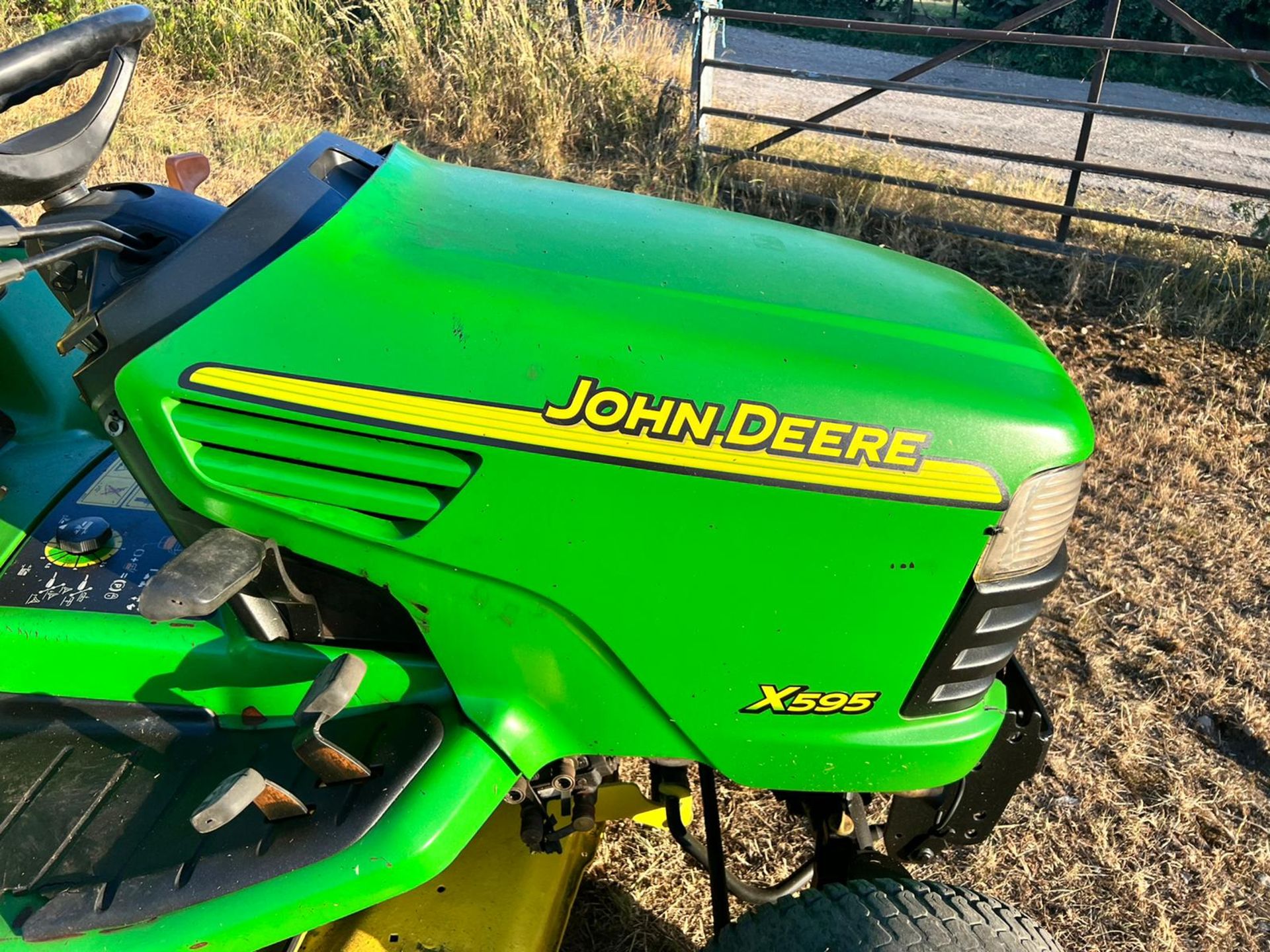 John Deere X595 4WD Ride On Mower *PLUS VAT* - Image 10 of 11