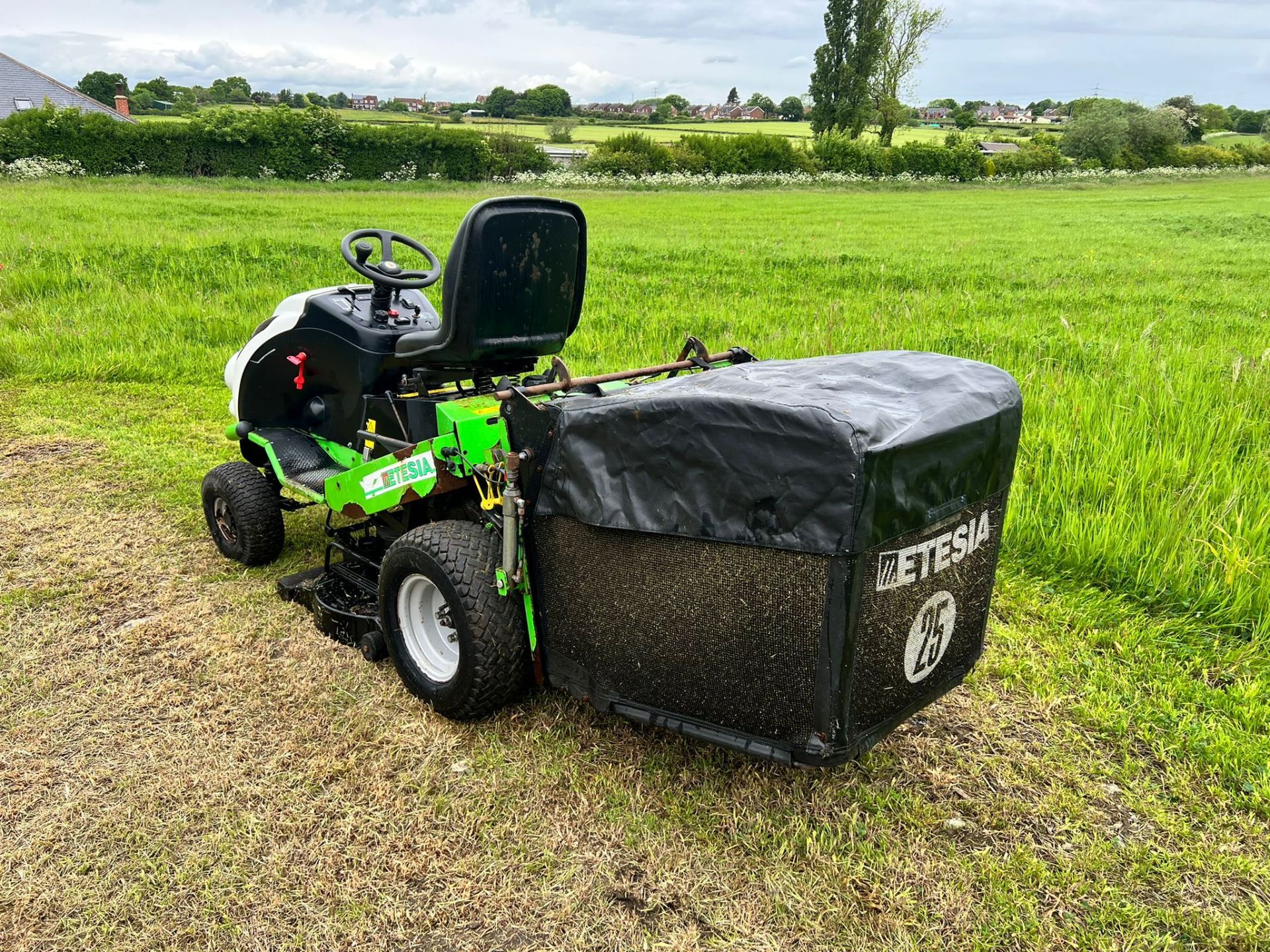 Etesia MVEHH Hydro 100 Ride On Mower, Runs Drives And Cuts *Plus Vat* - Image 5 of 15