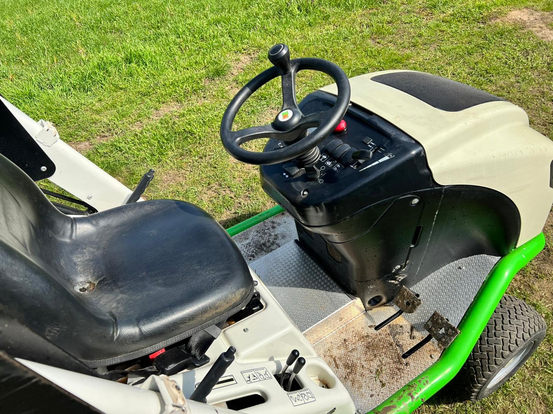 2016 Etesia Hydro 100 High Tip Ride On Mower, Runs Drives Cuts And Collects *PLUS VAT* - Image 20 of 25
