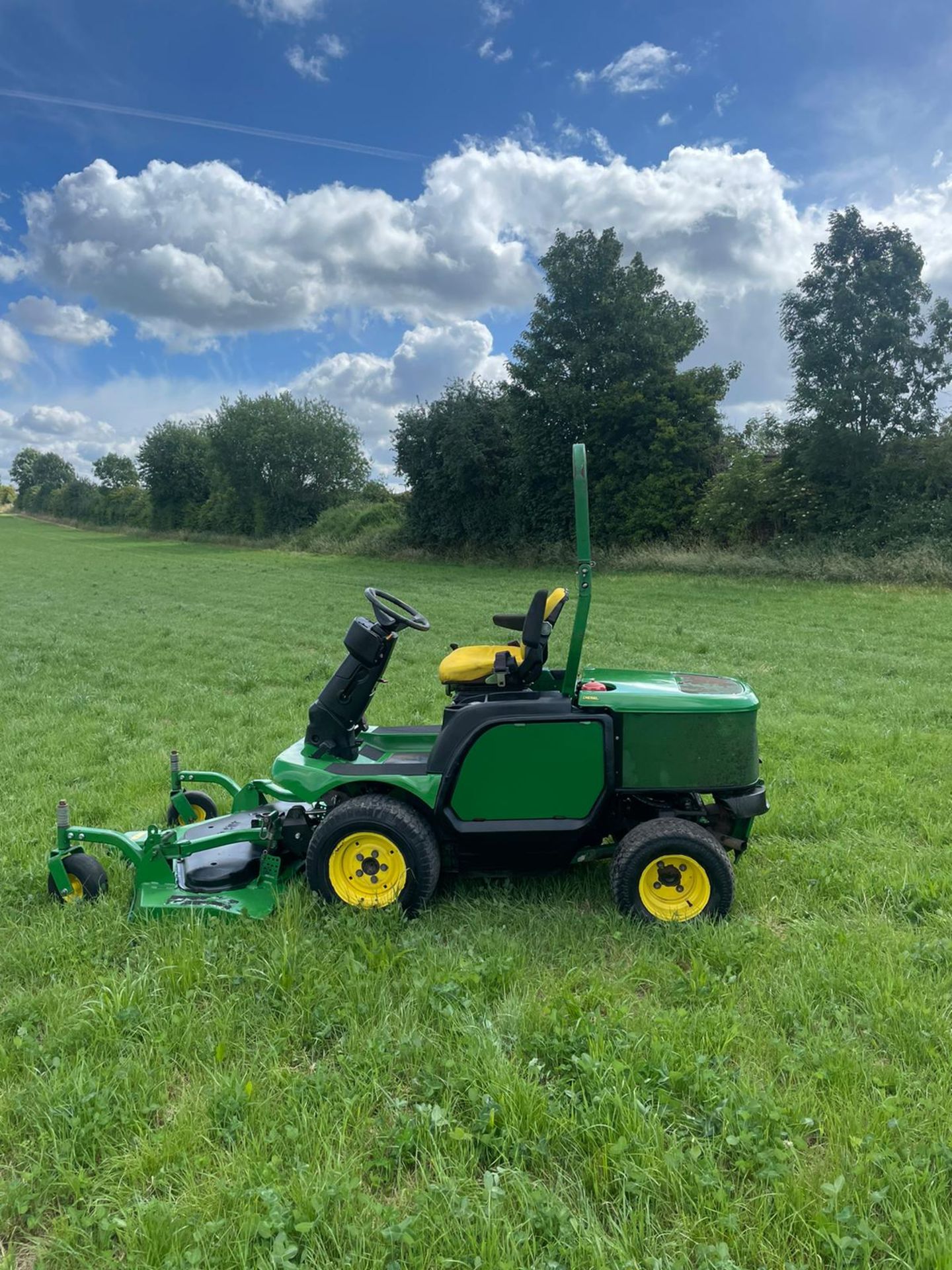 JOHN DEERE 1445 RIDE ON LAWN MOWER *NO VAT* - Image 5 of 12