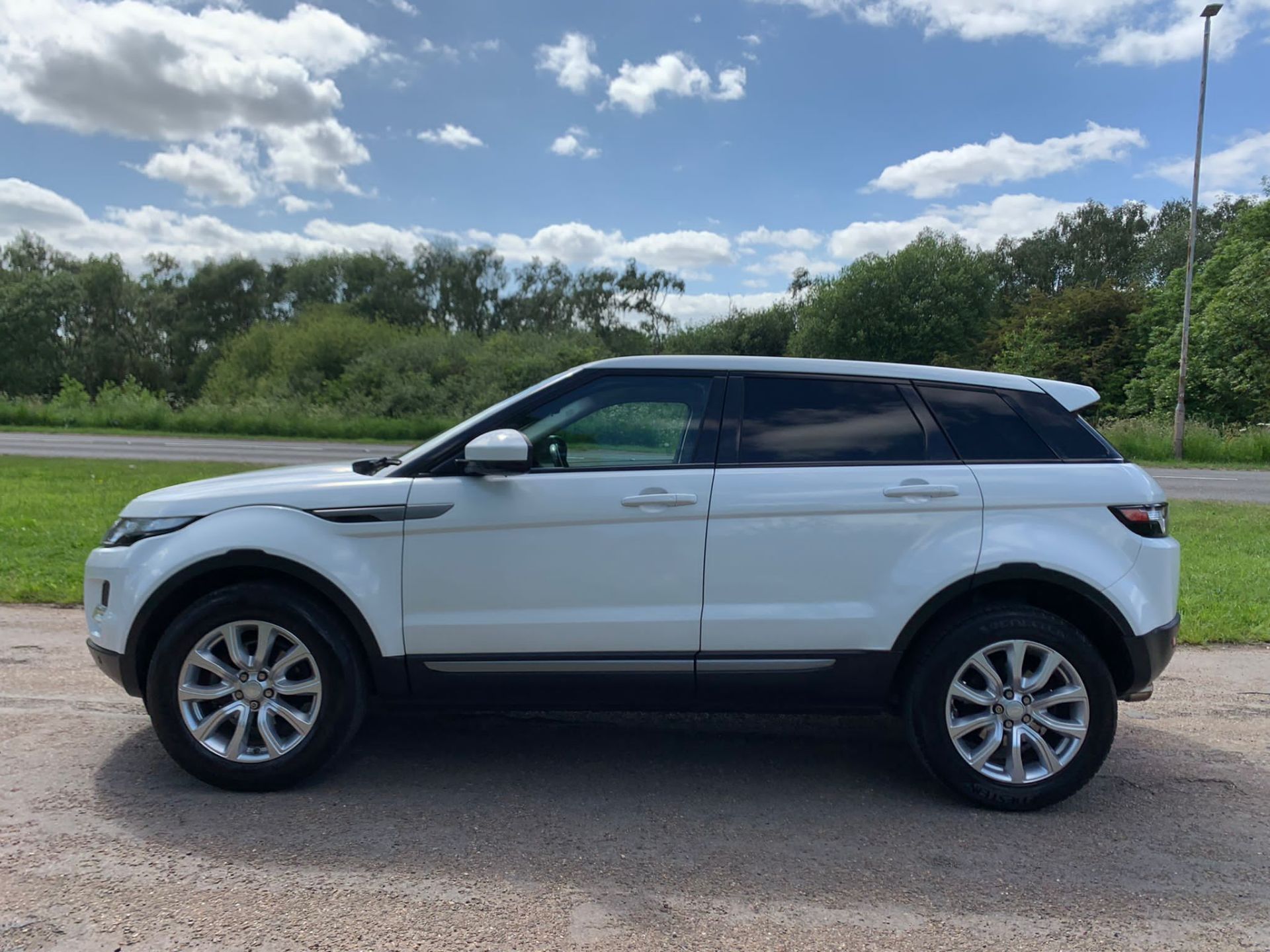 2015 LAND ROVER RANGE ROVER EVOQUE PURE T SD4 AUTO WHITE ESTATE, 104,856 MILES *NO VAT* - Image 4 of 28