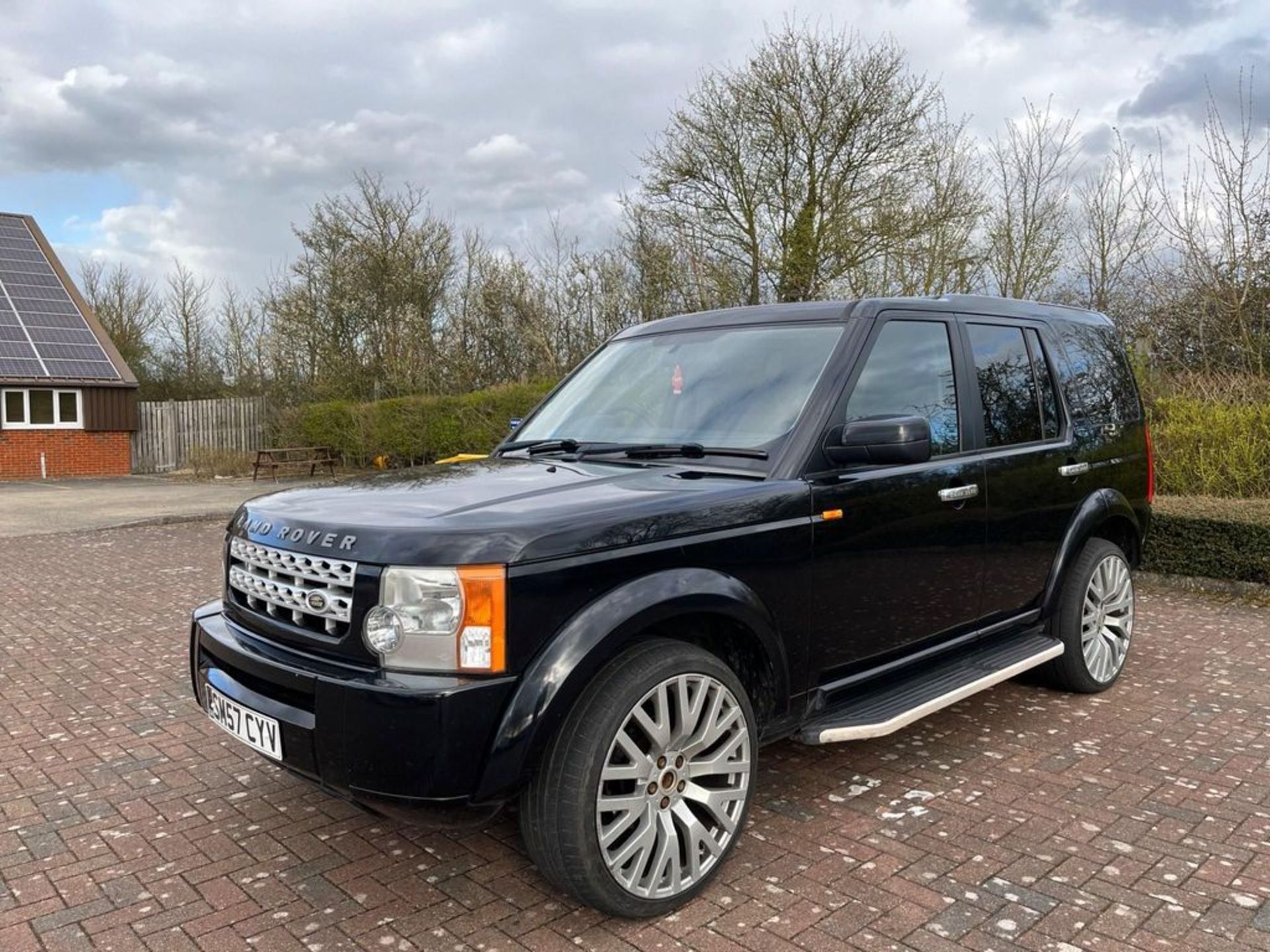 LAND ROVER DISCOVERY TDV6 GS A BLACK ESTATE *NO VAT* - Image 2 of 23