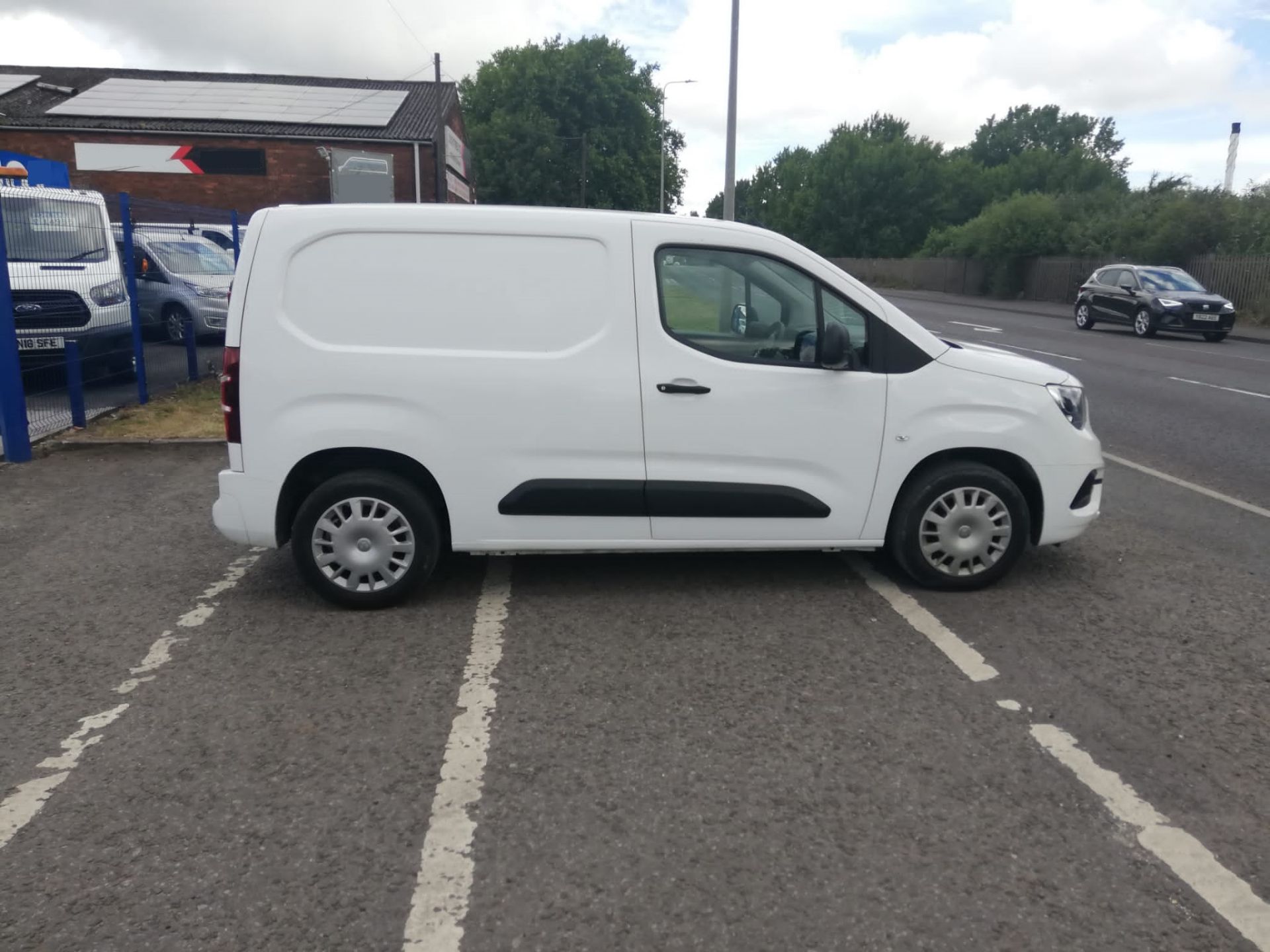 2020/69 VAUXHALL COMBO 2000 SPORTIVE S/S WHITE PANEL VAN *PLUS VAT* - Image 5 of 10