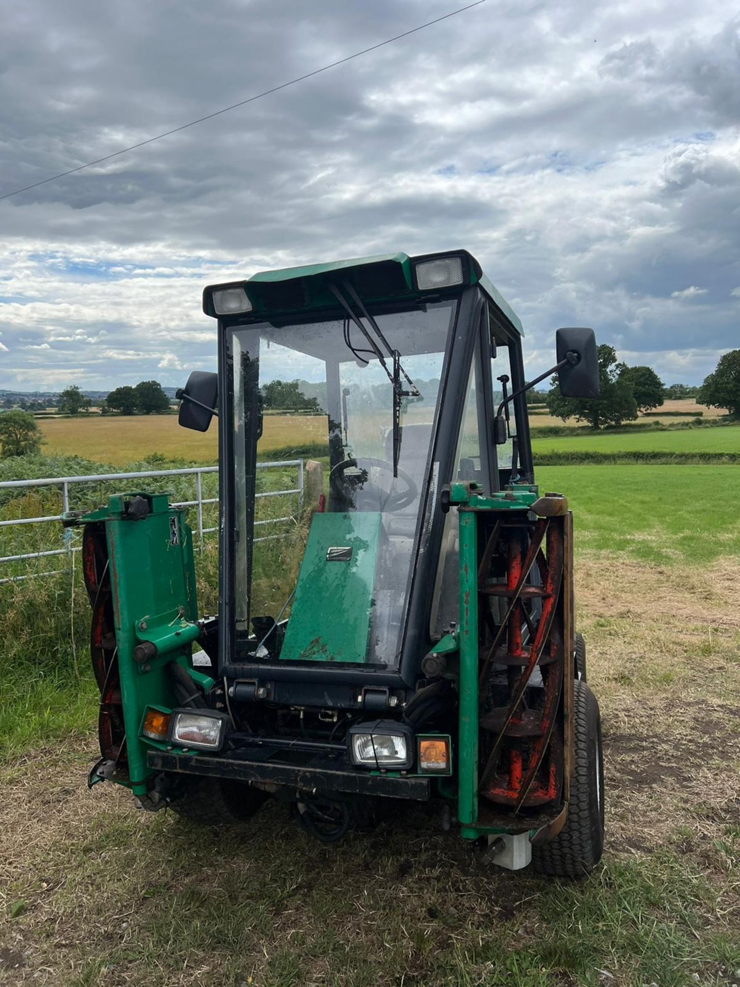 RANSOMES 2250 PARKWAY RIDE ON LAWN MOWER *PLUS VAT* - Image 5 of 7