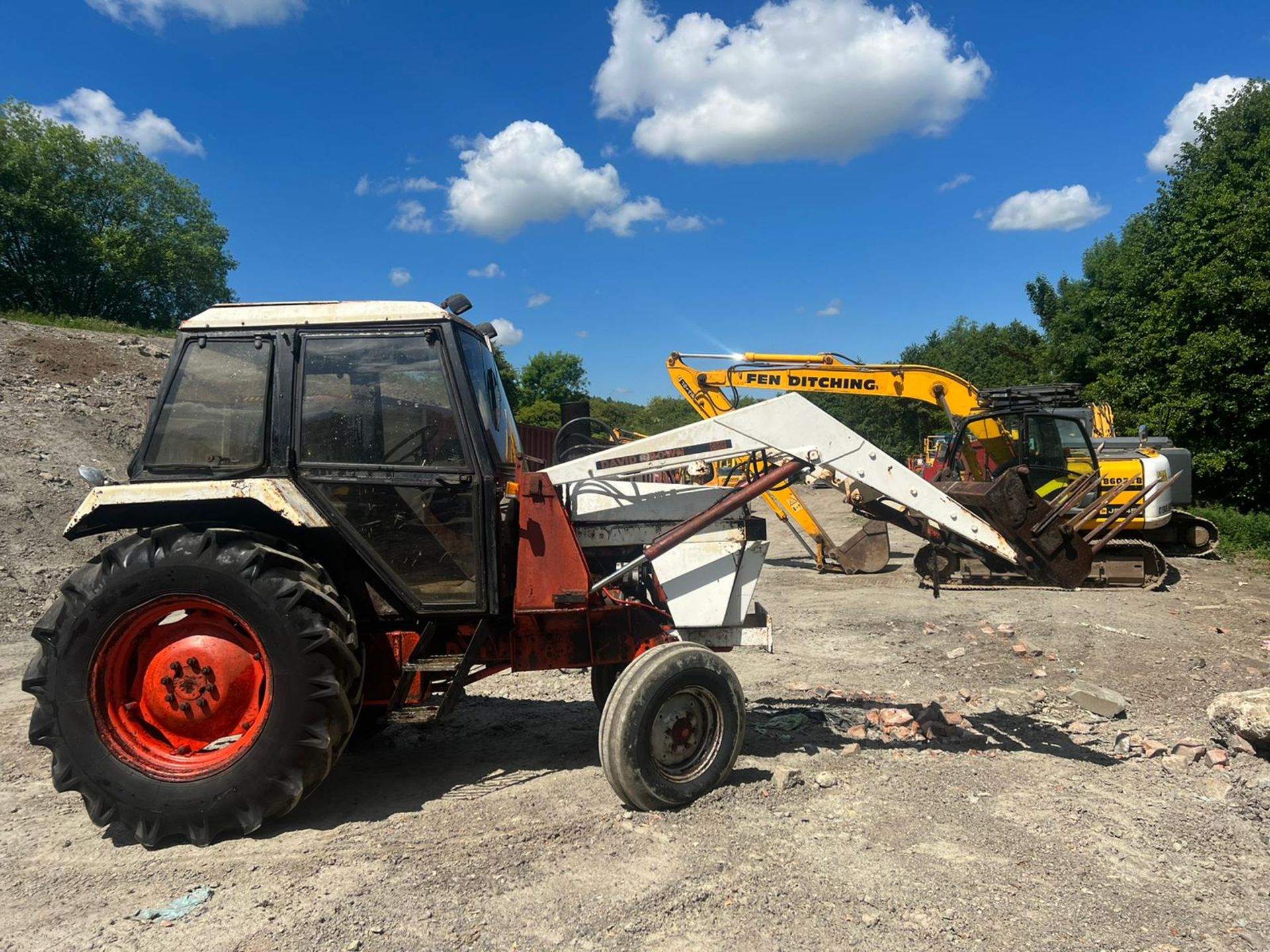 DAVID BROWN 1390 LOADER TRACTOR WITH CAB *PLUS VAT* - Image 2 of 6