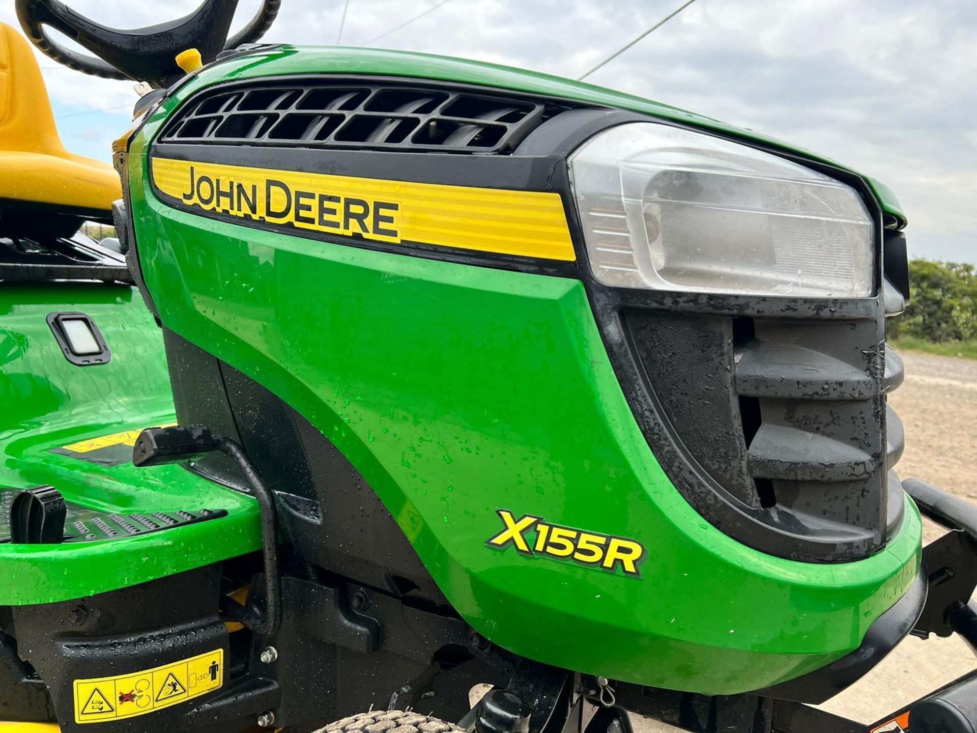 2015 JOHN DEERE X155R RIDE ON LAWN MOWER *PLUS VAT* - Image 13 of 15