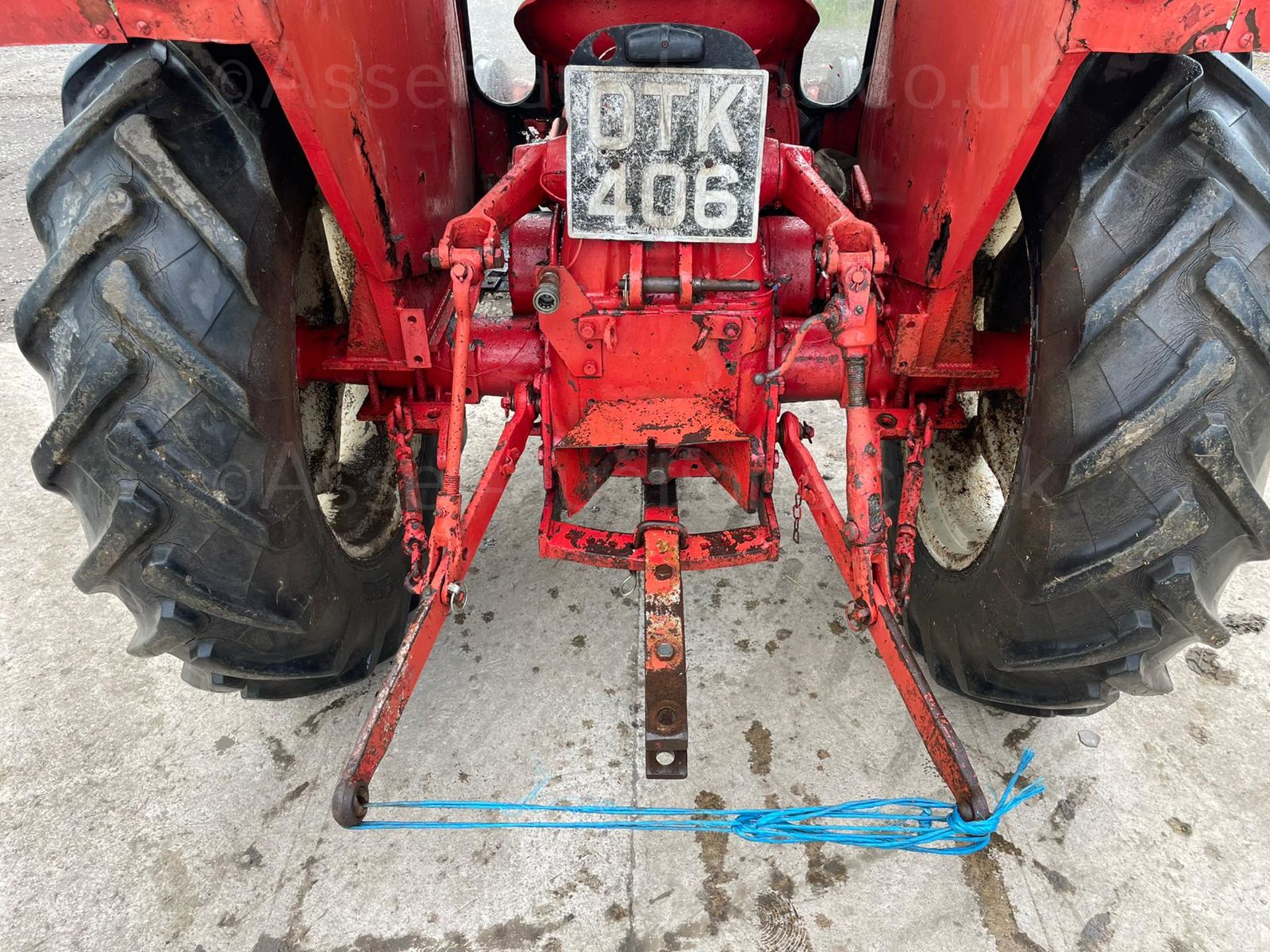 McCORMICK B-274 DIESEL TRACTOR, RUNS DRIVES AND WORKS, GOOD SET OF TYRES, CABBED *PLUS VAT* - Image 7 of 8