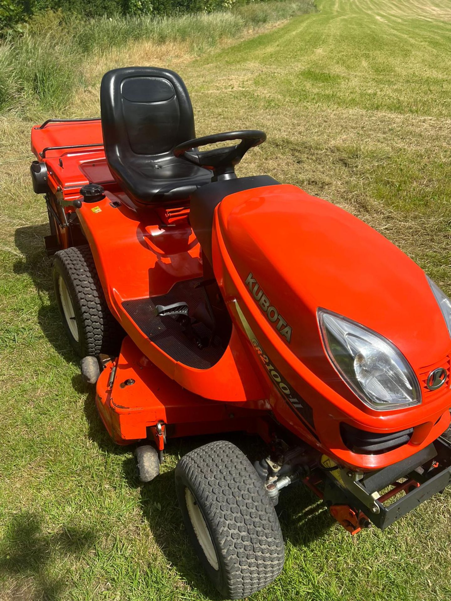 KUBOTA GR2100 GLIDE STEER 4 WHEEL DRIVE RIDE ON LAWN MOWER *PLUS VAT* - Image 5 of 12