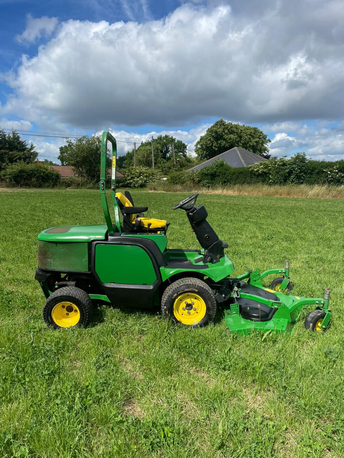 JOHN DEERE 1445 RIDE ON LAWN MOWER *NO VAT* - Image 8 of 12