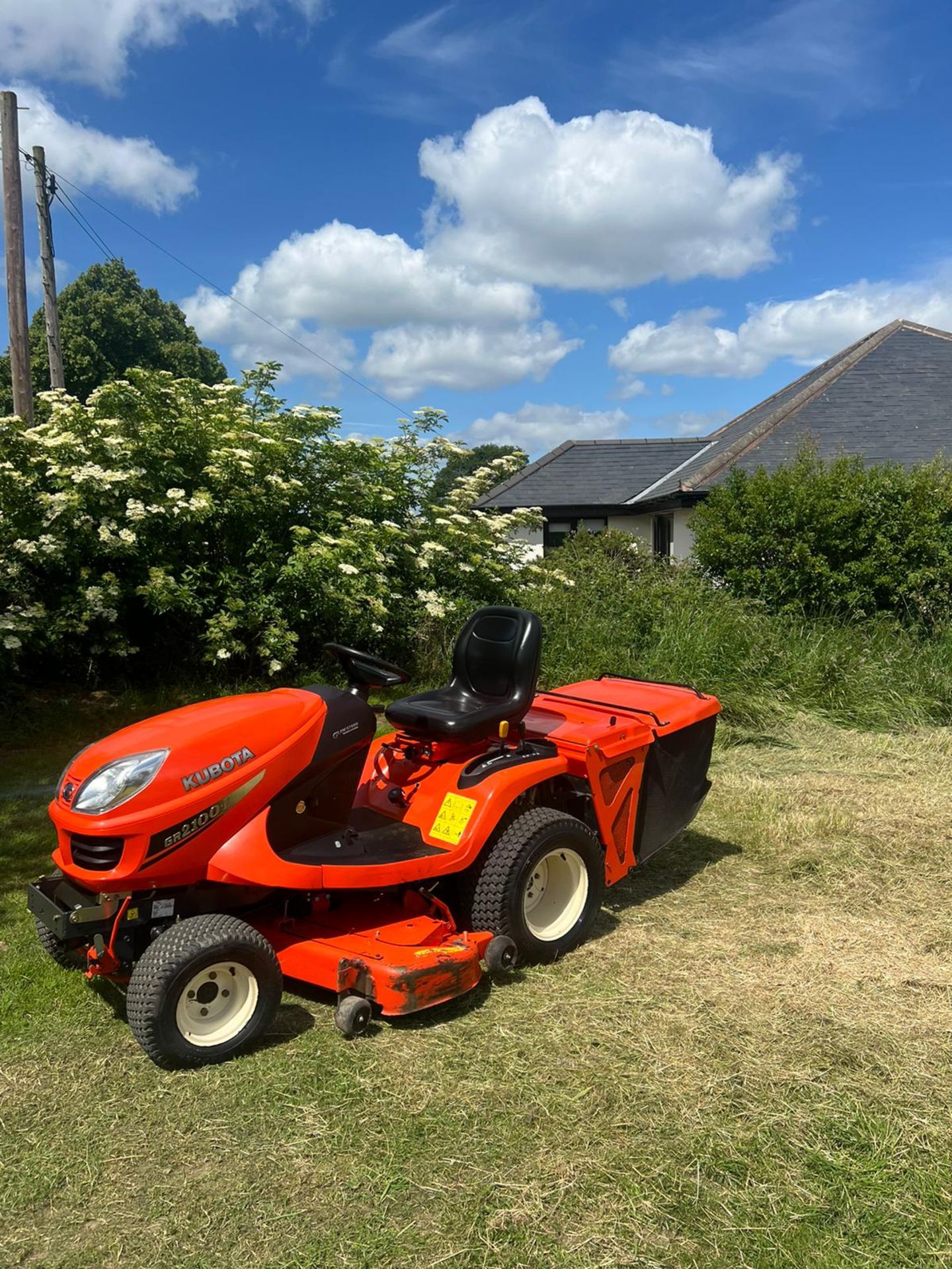 KUBOTA GR2100 GLIDE STEER 4 WHEEL DRIVE RIDE ON LAWN MOWER *PLUS VAT*