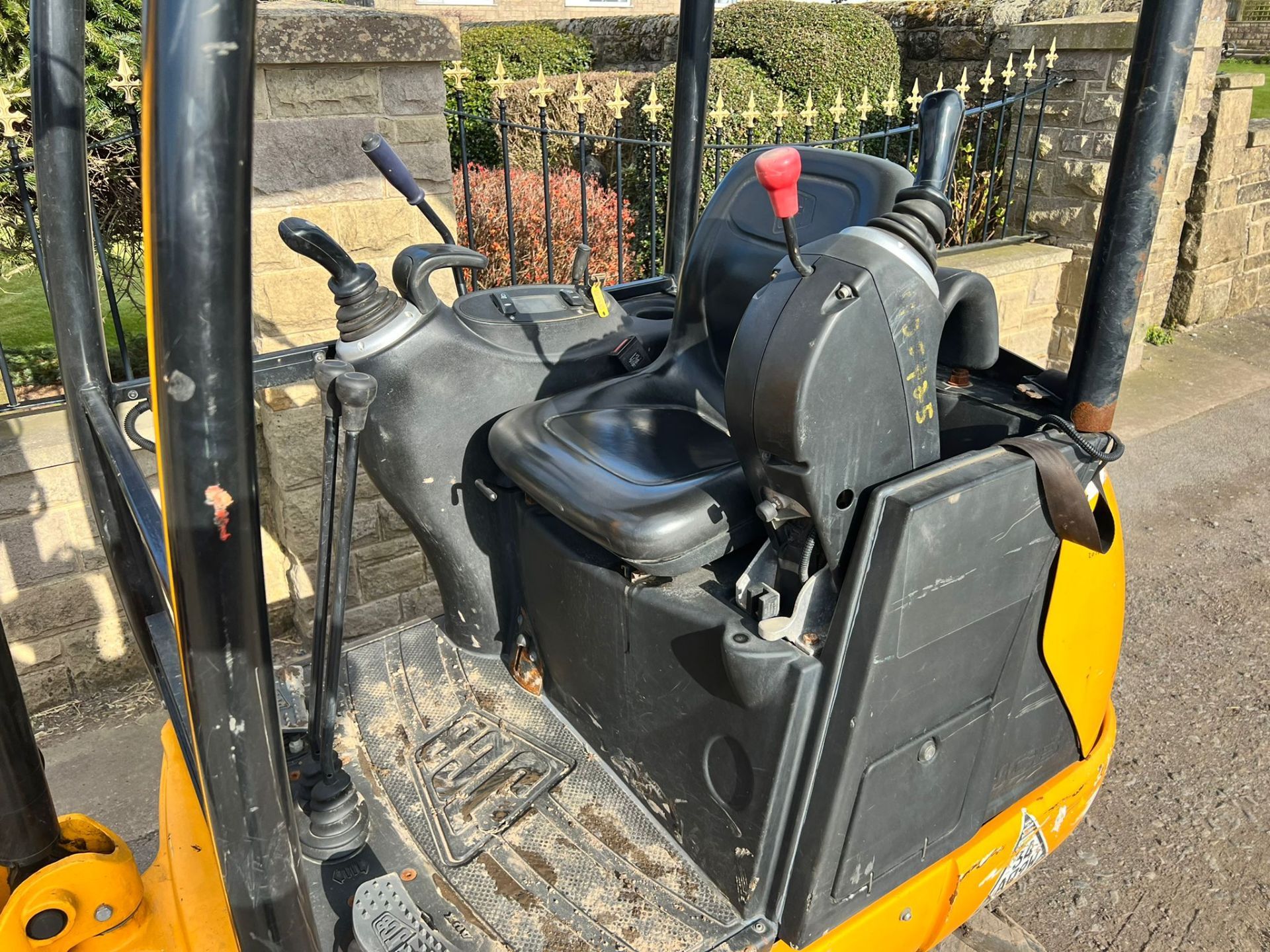 2017 JCB 8016 1.6 Ton Mini Digger, Runs Drives And Digs, X3 Buckets, Good Seat *PLUS VAT* - Image 11 of 19