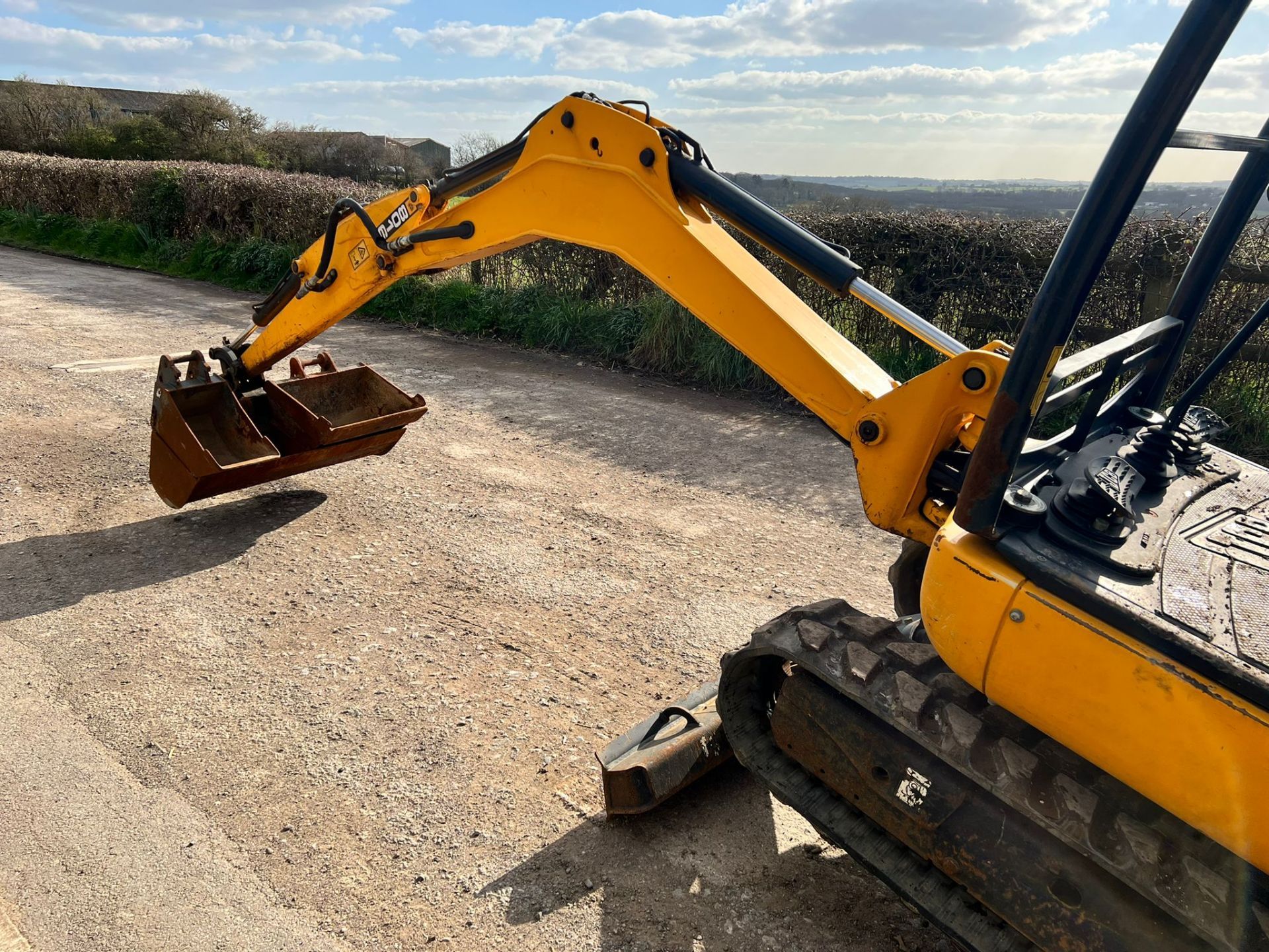 2017 JCB 8016 1.6 Ton Mini Digger, Runs Drives And Digs, X3 Buckets, Good Seat *PLUS VAT* - Image 6 of 19