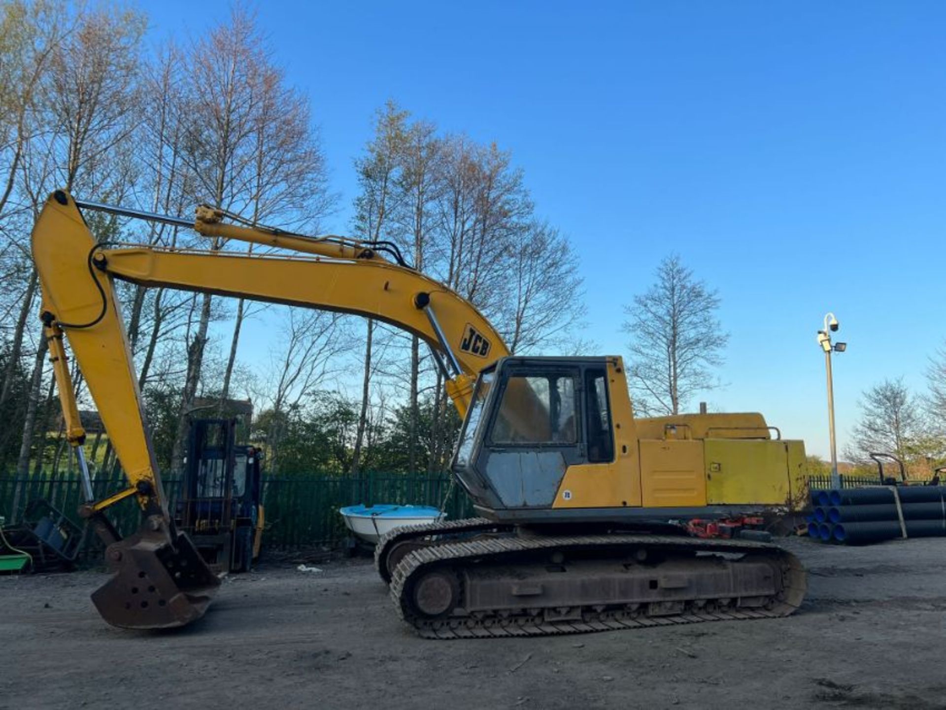 JCB JS200 tracked excavator 20 ton digger, Runs and works, Good tracks and sprockets *PLUS VAT* - Image 2 of 7