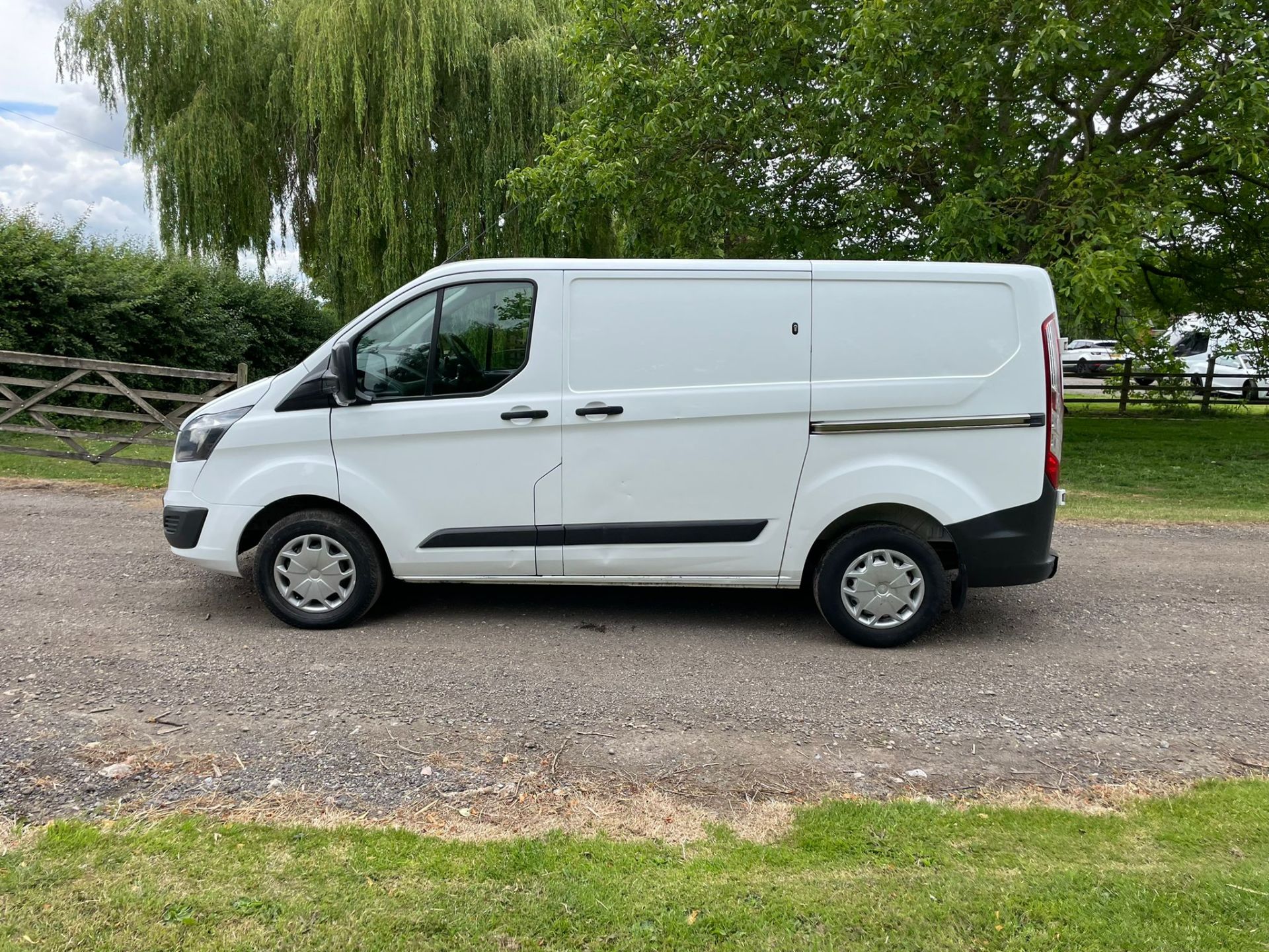 2017 FORD TRANSIT CUSTOM 270 WHITE PANEL VAN *PLUS VAT* - Image 4 of 13