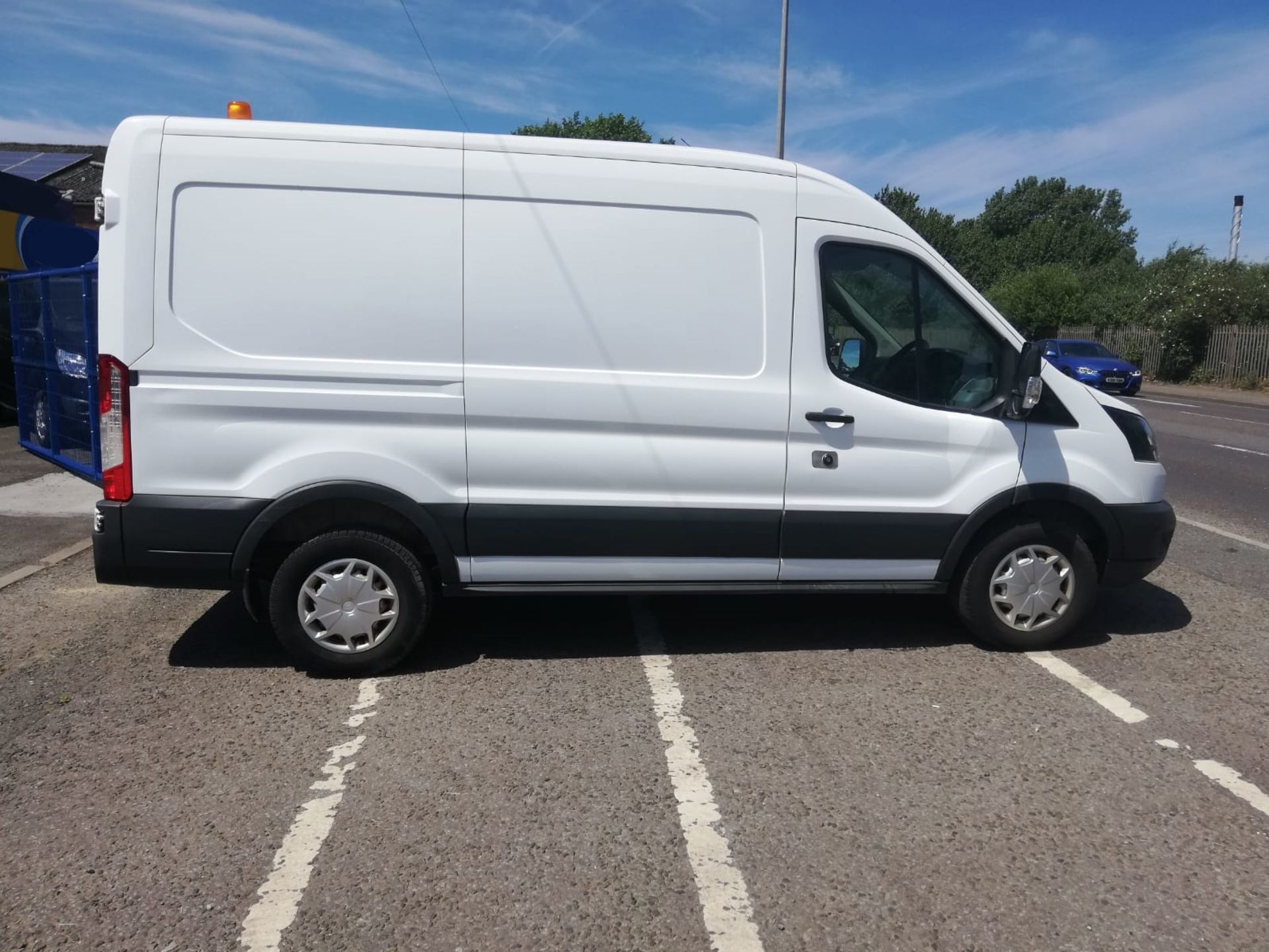 2017 FORD TRANSIT 350 L2H2 WHITE PANEL VAN, EURO 6 *PLUS VAT* - Image 8 of 17