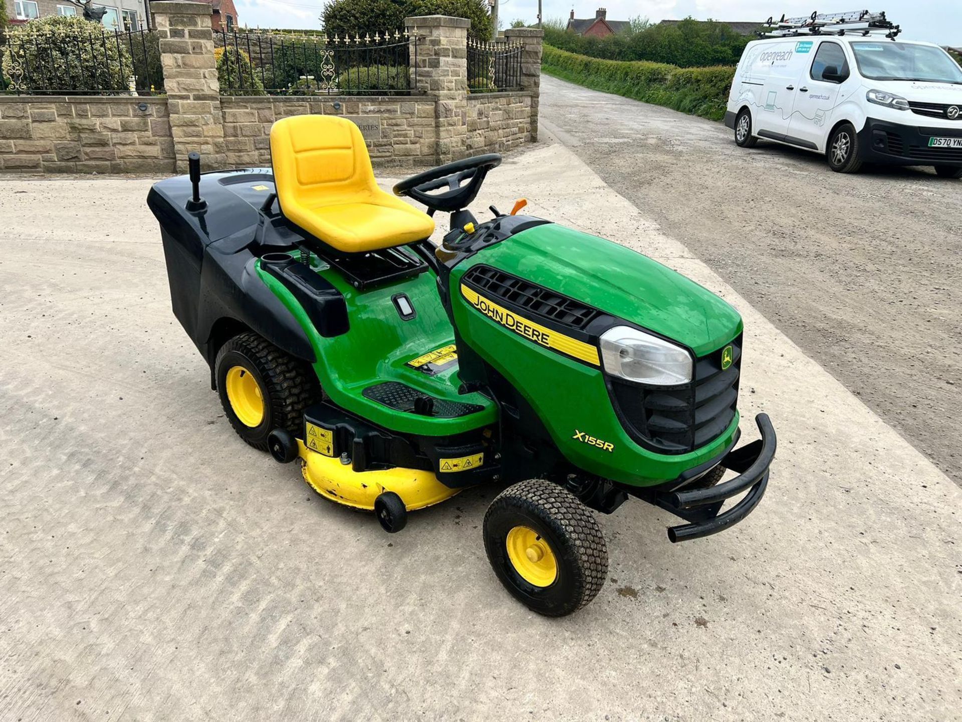 2015 JOHN DEERE X155R RIDE ON LAWN MOWER *PLUS VAT* - Image 3 of 15