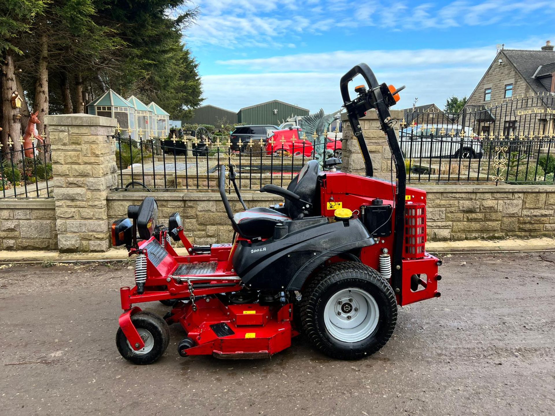 2015 FERRIS IS2500Z ZERO TURN MOWER, RUNS DRIVES AND DIGS, SHOWING A LOW 1134 HOURS *PLUS VAT* - Image 3 of 14