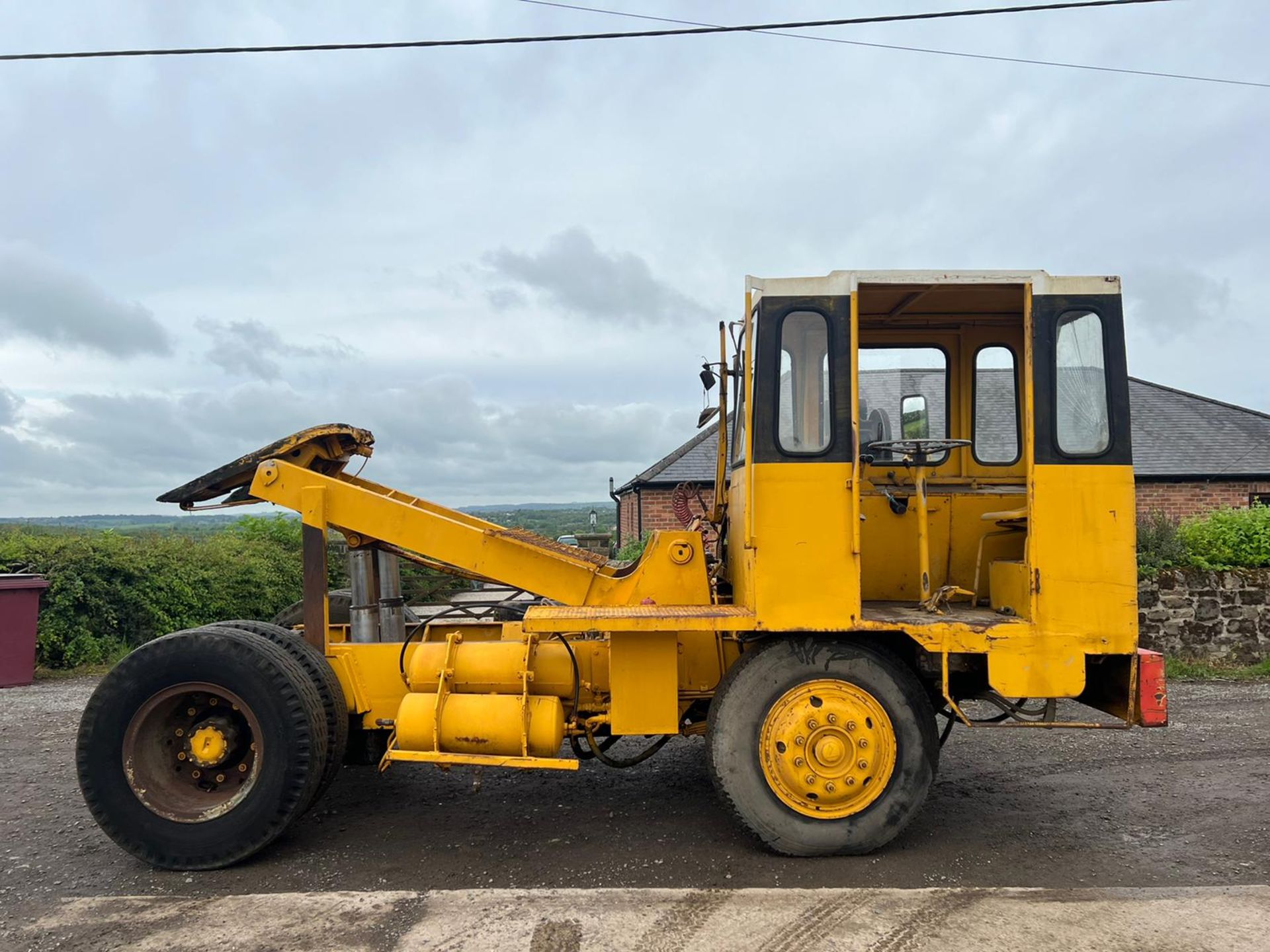 LORRY TUG TRAILER MOVER, RUNS WORKS AND LIFTS *PLUS VAT* - Image 9 of 9