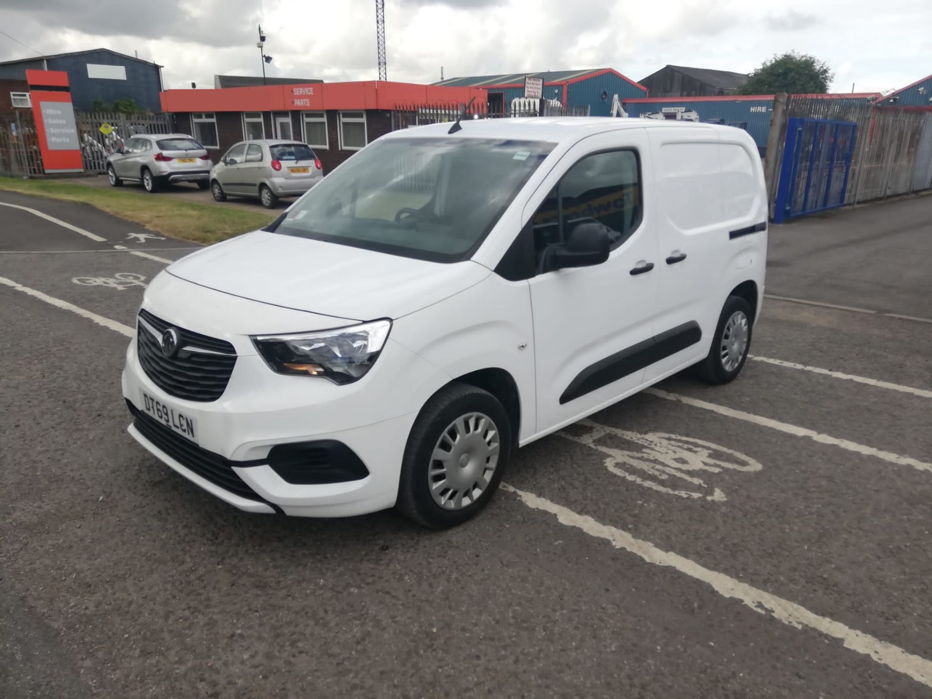 2020/69 VAUXHALL COMBO 2000 SPORTIVE S/S WHITE PANEL VAN *PLUS VAT* - Image 2 of 10