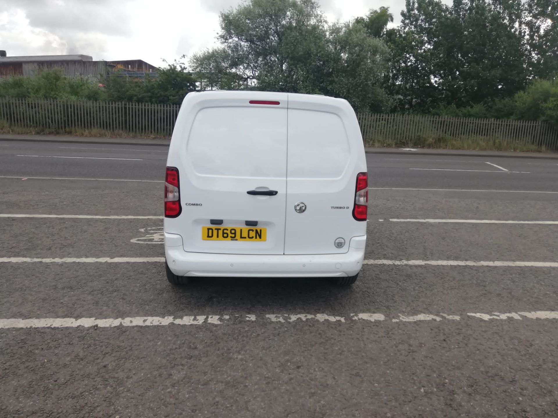 2020/69 VAUXHALL COMBO 2000 SPORTIVE S/S WHITE PANEL VAN *PLUS VAT* - Image 7 of 10