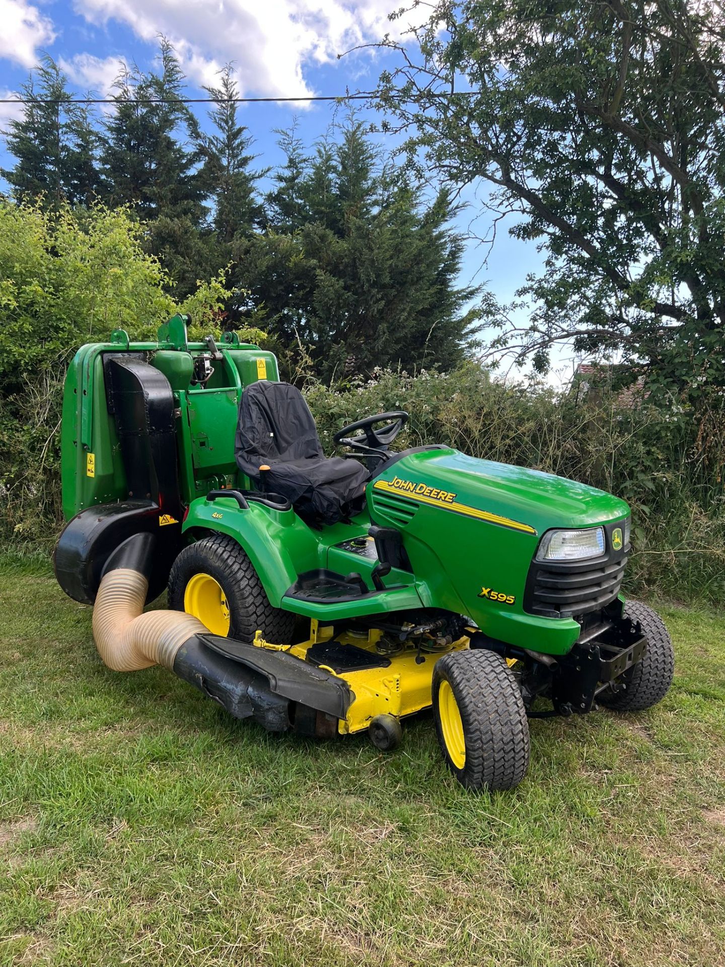 JOHN DEERE X495 RIDE ON LAWN MOWER WITH COLLECTOR *PLUS VAT* - Image 3 of 6