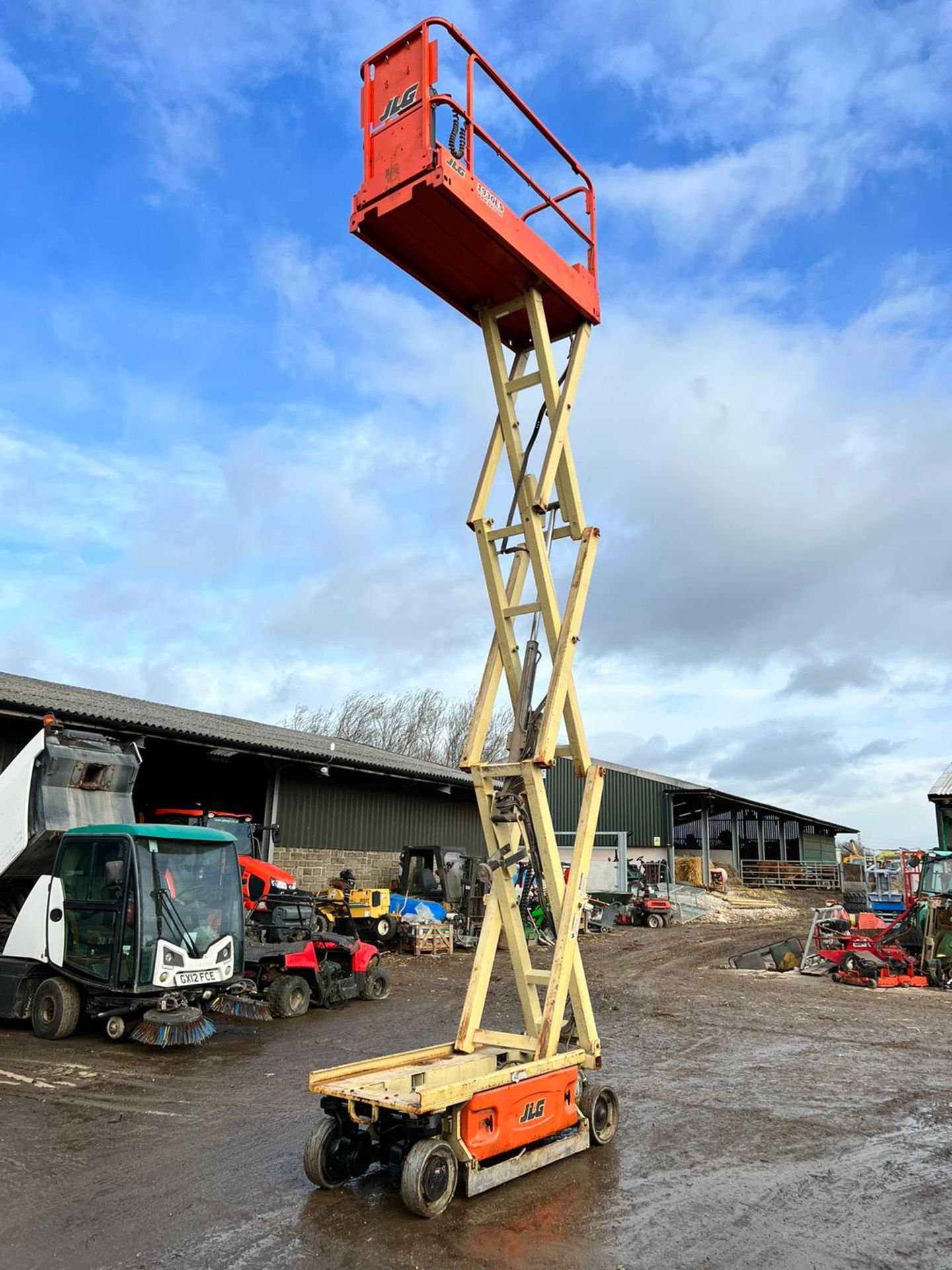 2016 JLG 1930ES ELECTRIC SCISSOR LIFT, DRIVES AND LIFTS, SHOWING A LOW 203 HOURS *PLUS VAT* - Image 8 of 17