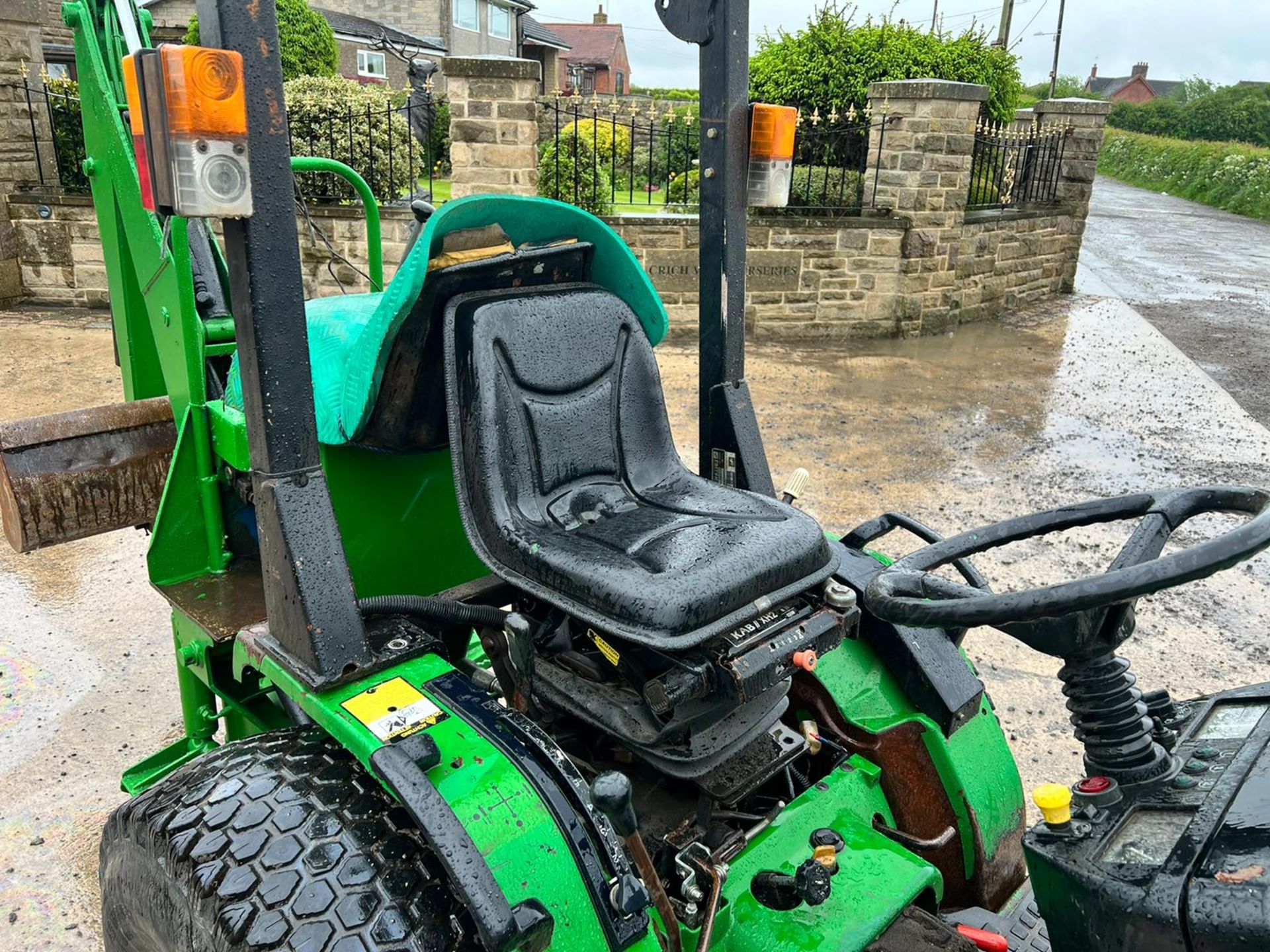 John Deere 4100 4WD Compact Tractor With Front Loader And Backhoe Runs Drives And Digs *PLUS VAT* - Image 7 of 16