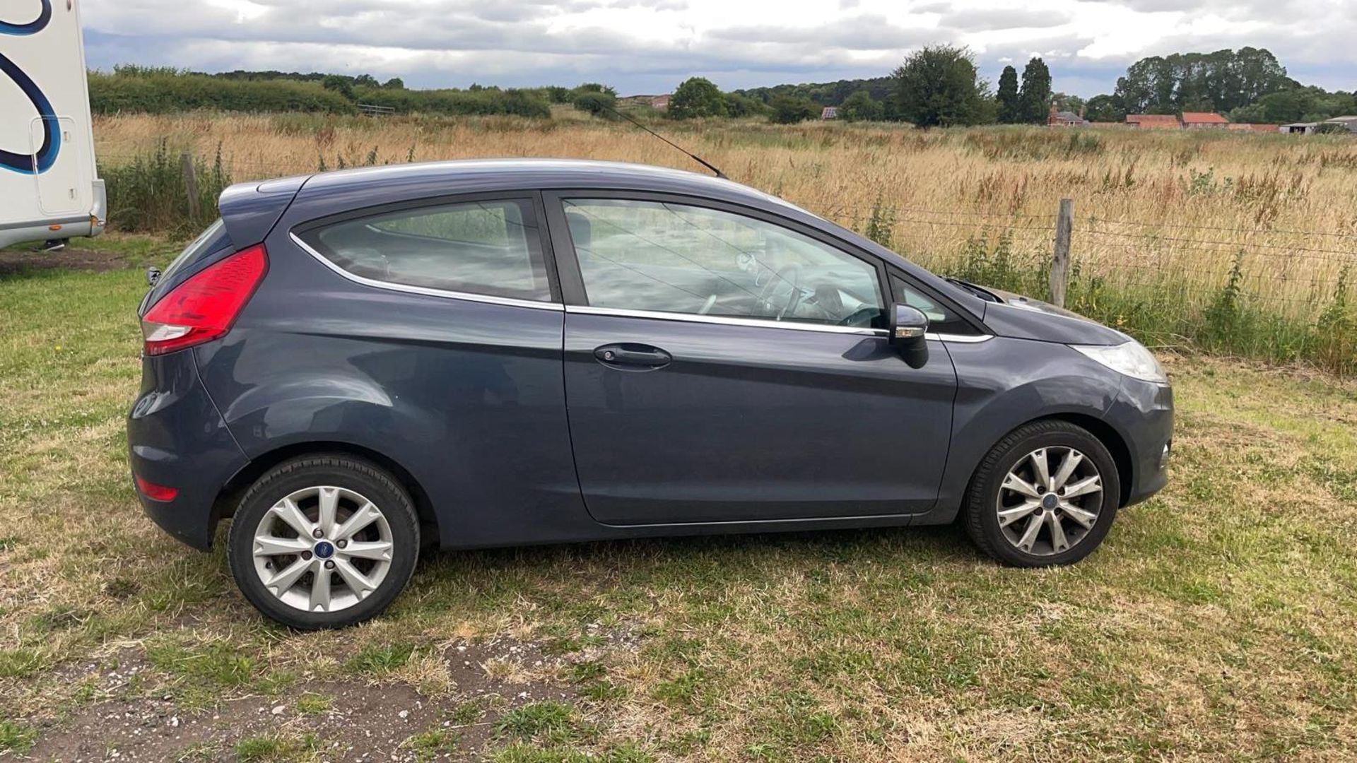 2011 FORD FIESTA ZETEC TDCI 70 GREY HATCHBACK *NO VAT* - Image 4 of 12