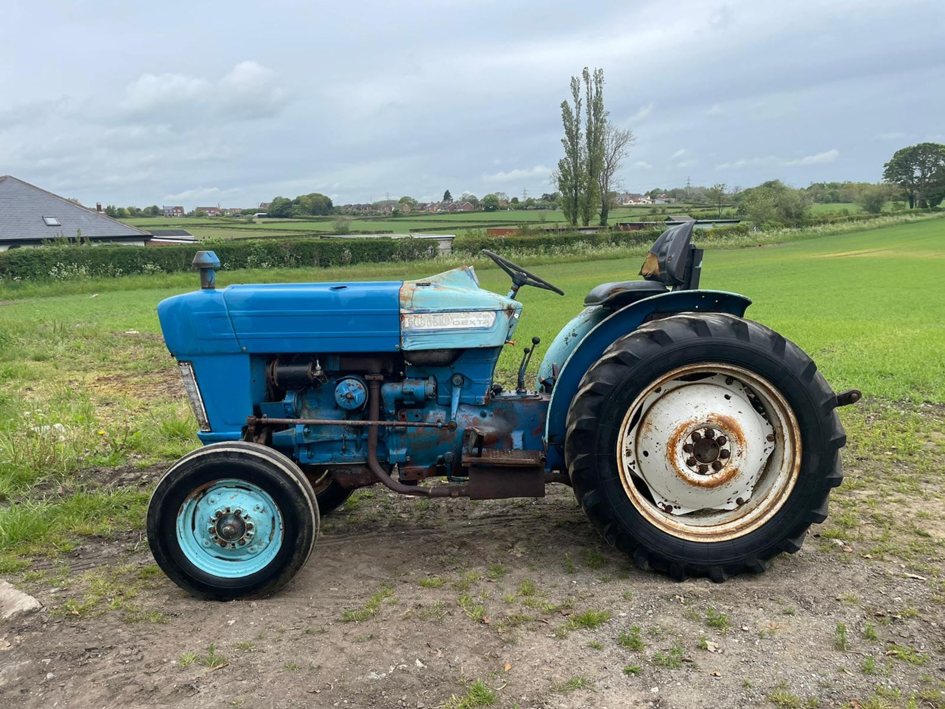 FORD 3000 VINYARD TRACTOR, RUNS DRIVES AND WORKS, ALL GEARS WORK *PLUS VAT* - Image 3 of 10