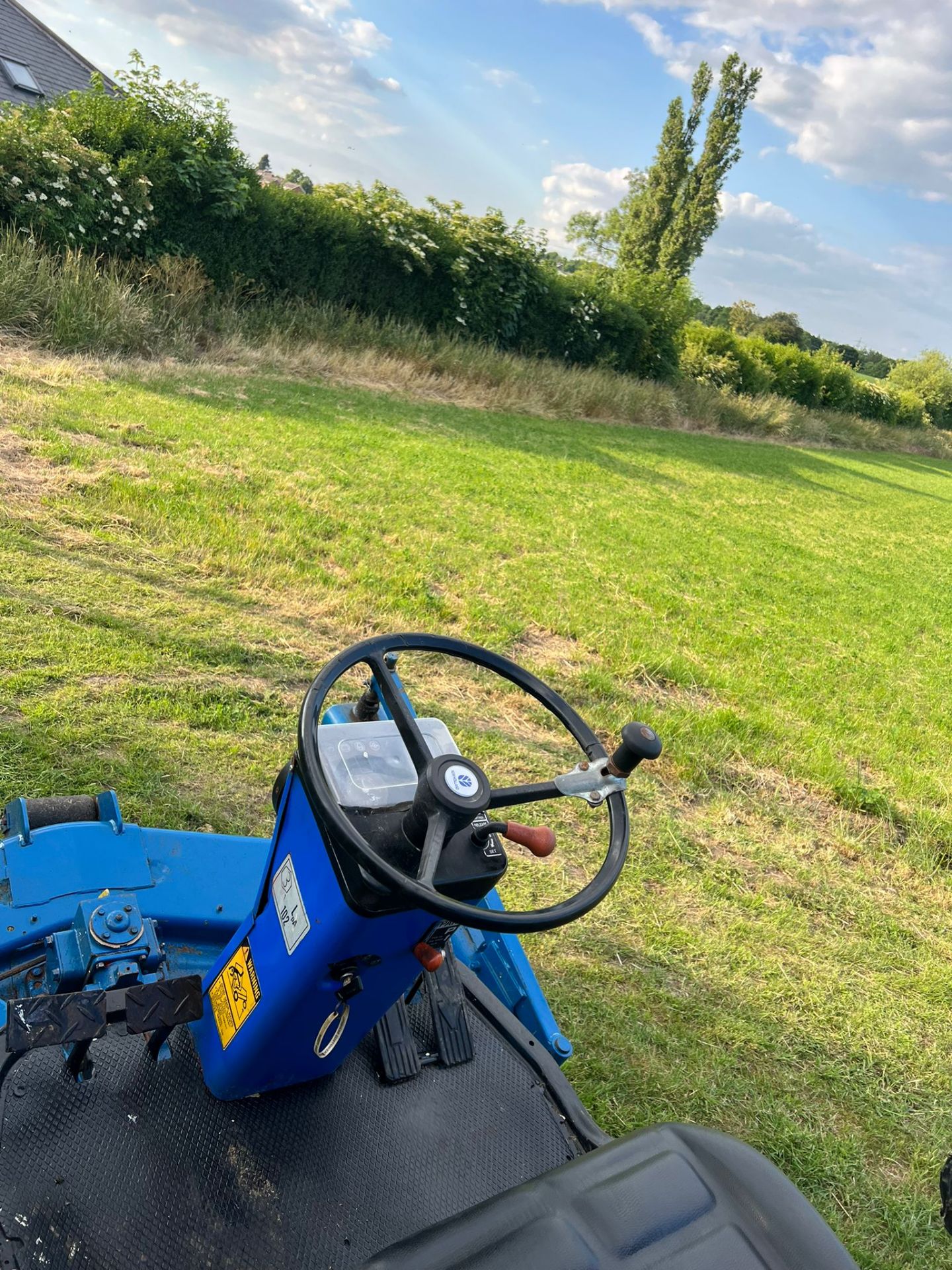 NEW HOLLAND CM274 OUT FRONT RIDE ON LAWN MOWER *PLUS VAT* - Image 6 of 7