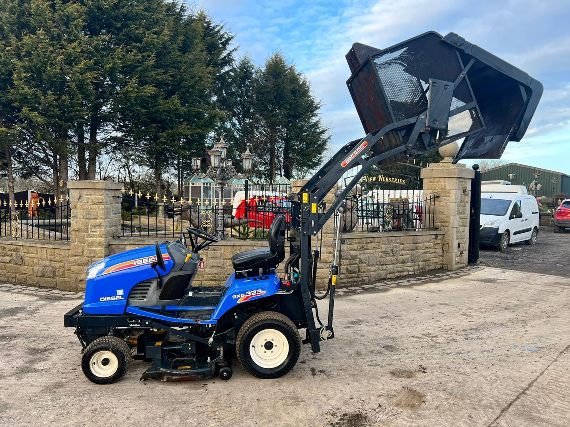 2012 ISEKI SXG323 DIESEL HIGH TIP RIDE ON MOWER, RUNS DRIVES AND CUTS *PLUS VAT* - Image 4 of 13