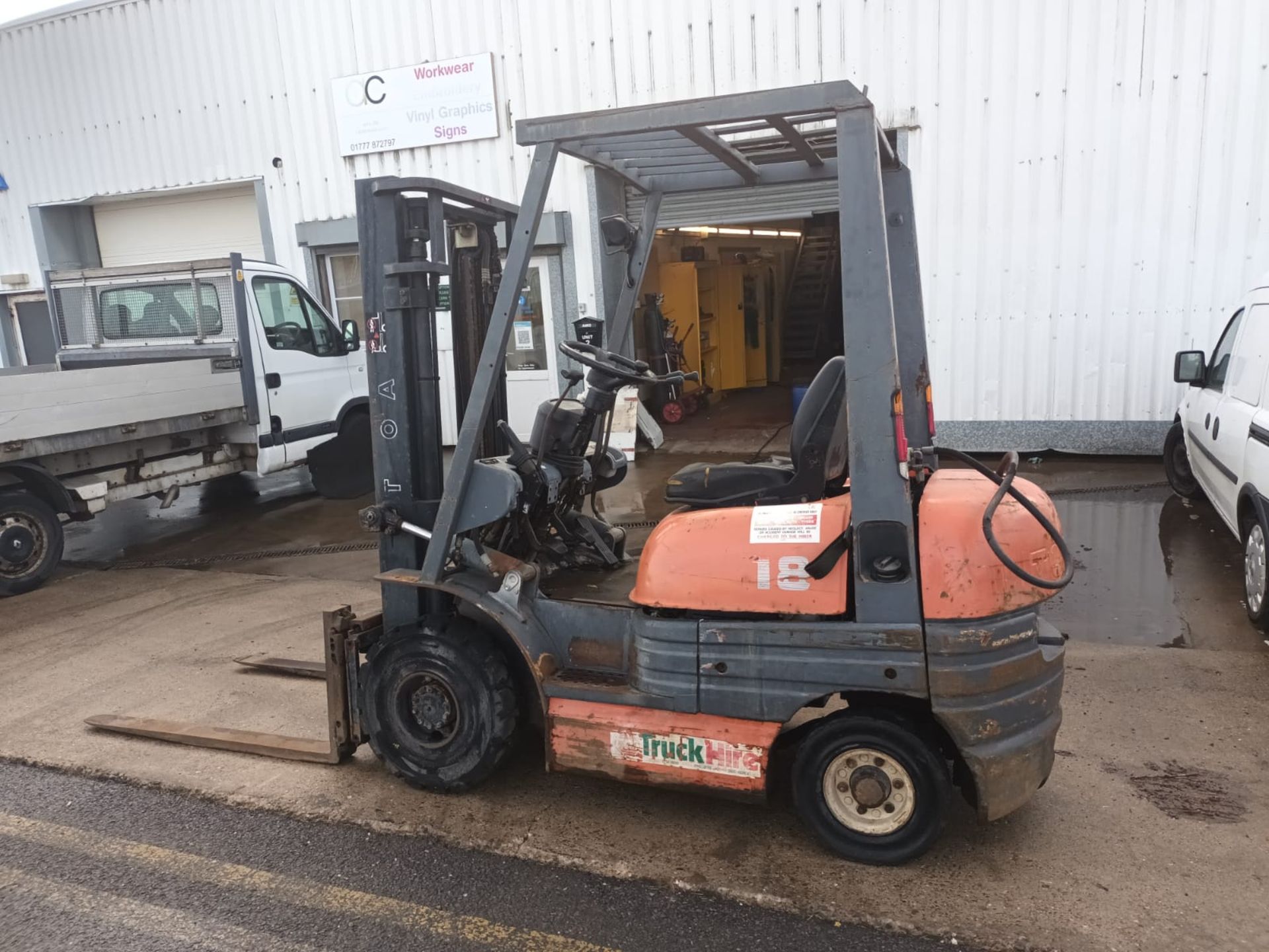 TOYOTA 1.8 TON FORKLIFT, RUNS ON PETROL OR GAS, HAS CHANGE OVER SWITCH *NO VAT* - Image 4 of 5