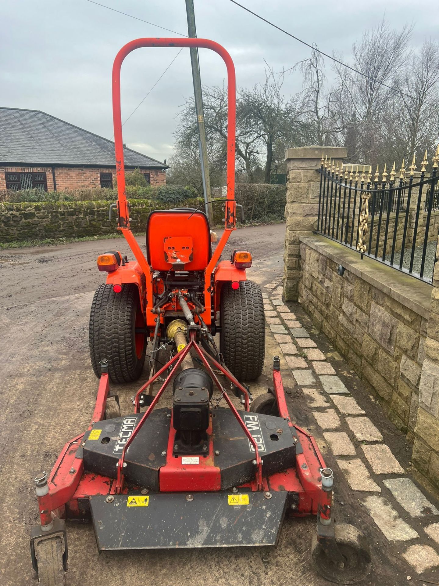 KUBOTA B1550 COMPACT TRACTOR WITH FINISHING TOPPER, RUNS WORKS AND CUTS *PLUS VAT* - Image 4 of 8