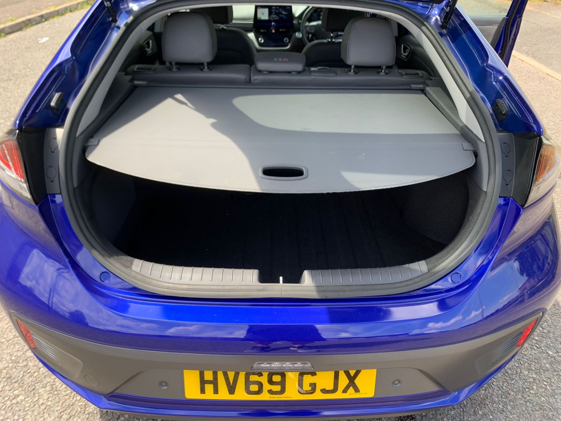 2019/69 HYUNDAI IONIQ PREMIUM SE HEV SEMI AUTO BLUE HATCHBACK, 9535 MILES *NO VAT* - Image 15 of 25