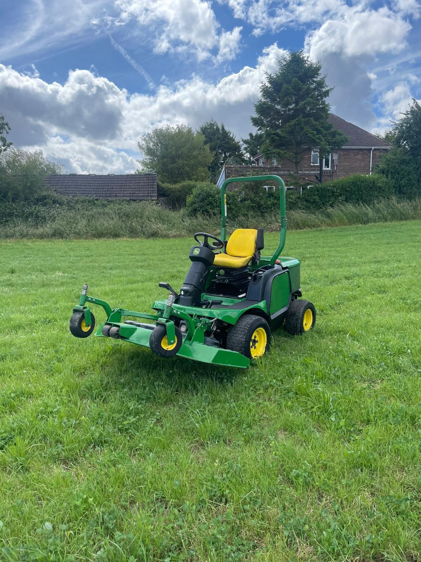 JOHN DEERE 1445 RIDE ON LAWN MOWER *NO VAT* - Image 3 of 12