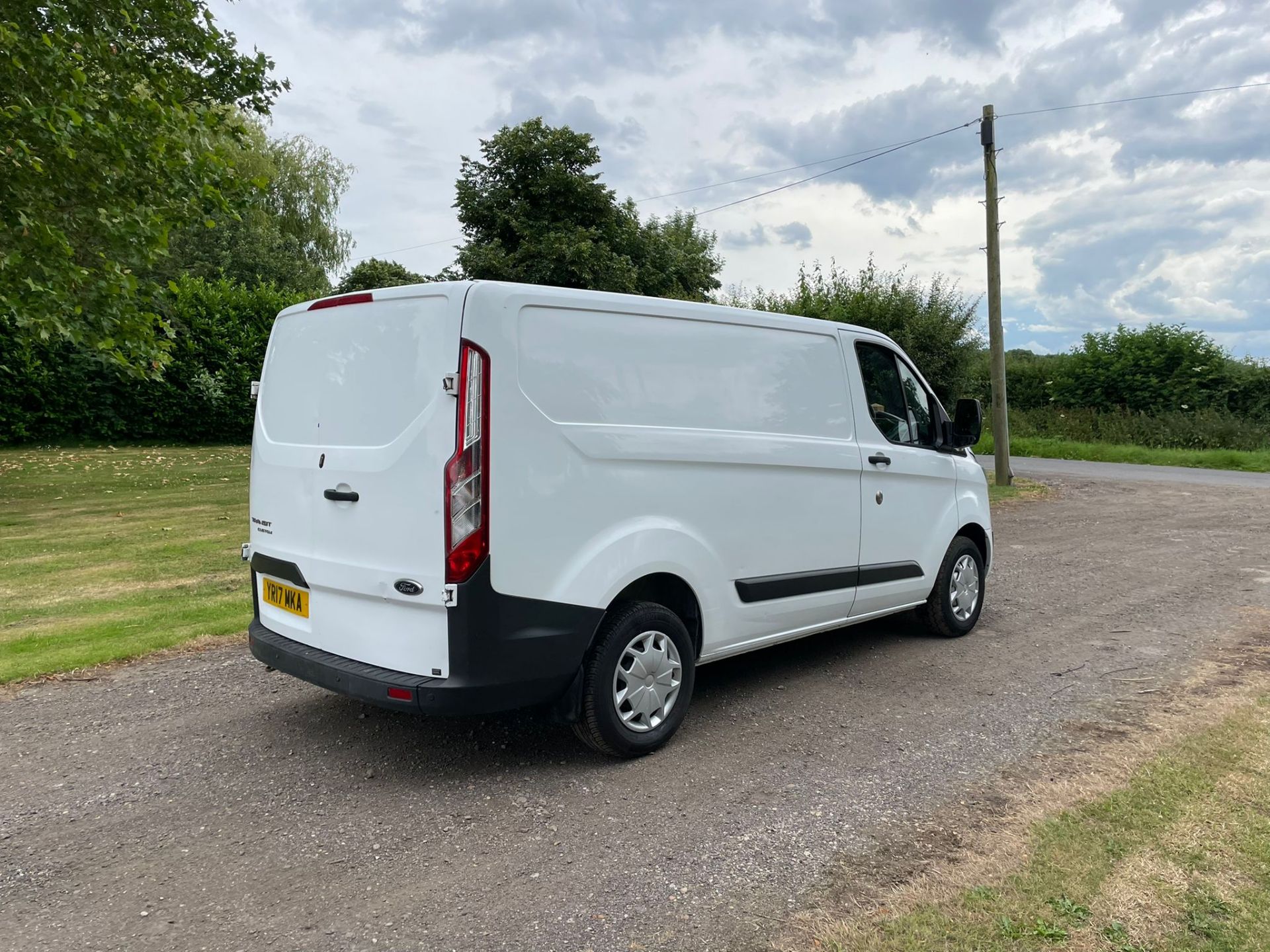 2017 FORD TRANSIT CUSTOM 270 WHITE PANEL VAN *PLUS VAT* - Image 7 of 13