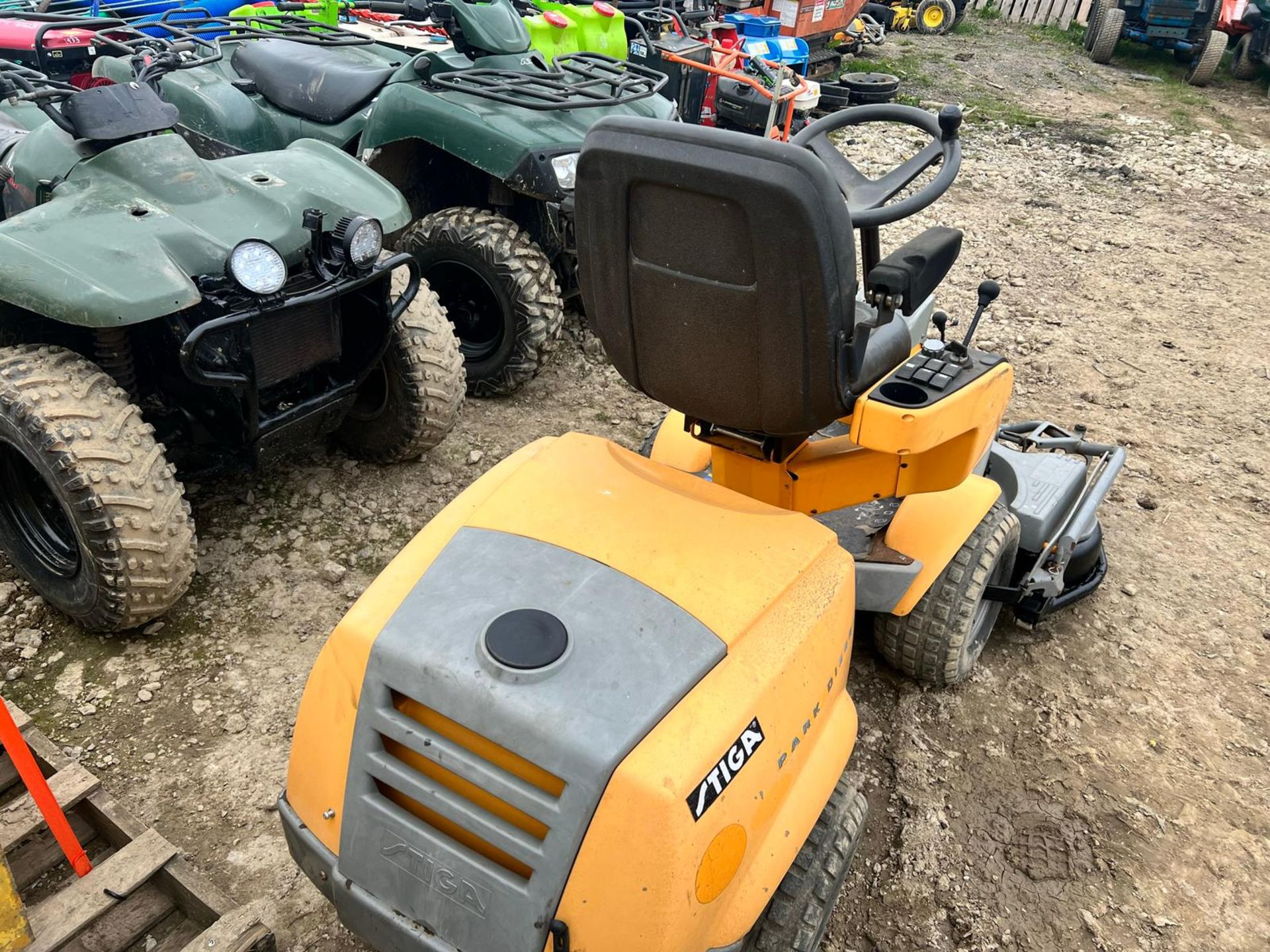 STIGA PARK DIESEL RIDE-ON MOWER WITH STIGA COMBI PRO 110 DECK, UNTESTED *PLUS VAT* - Image 5 of 7