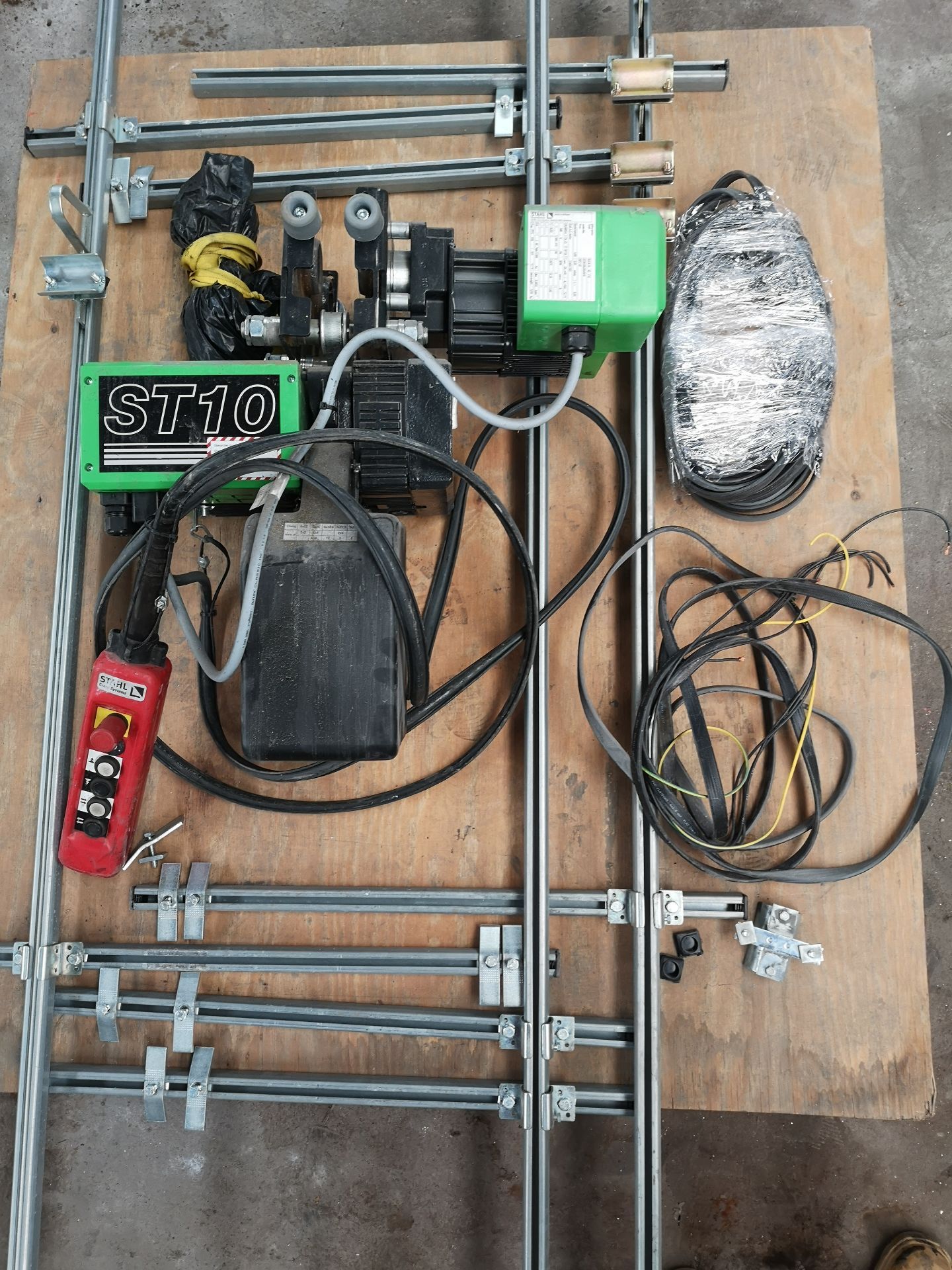 STAHL ST10 Overhead Crane with Remote Controller, Full Track, Handbook & Instructions *PLUS VAT* - Image 2 of 6