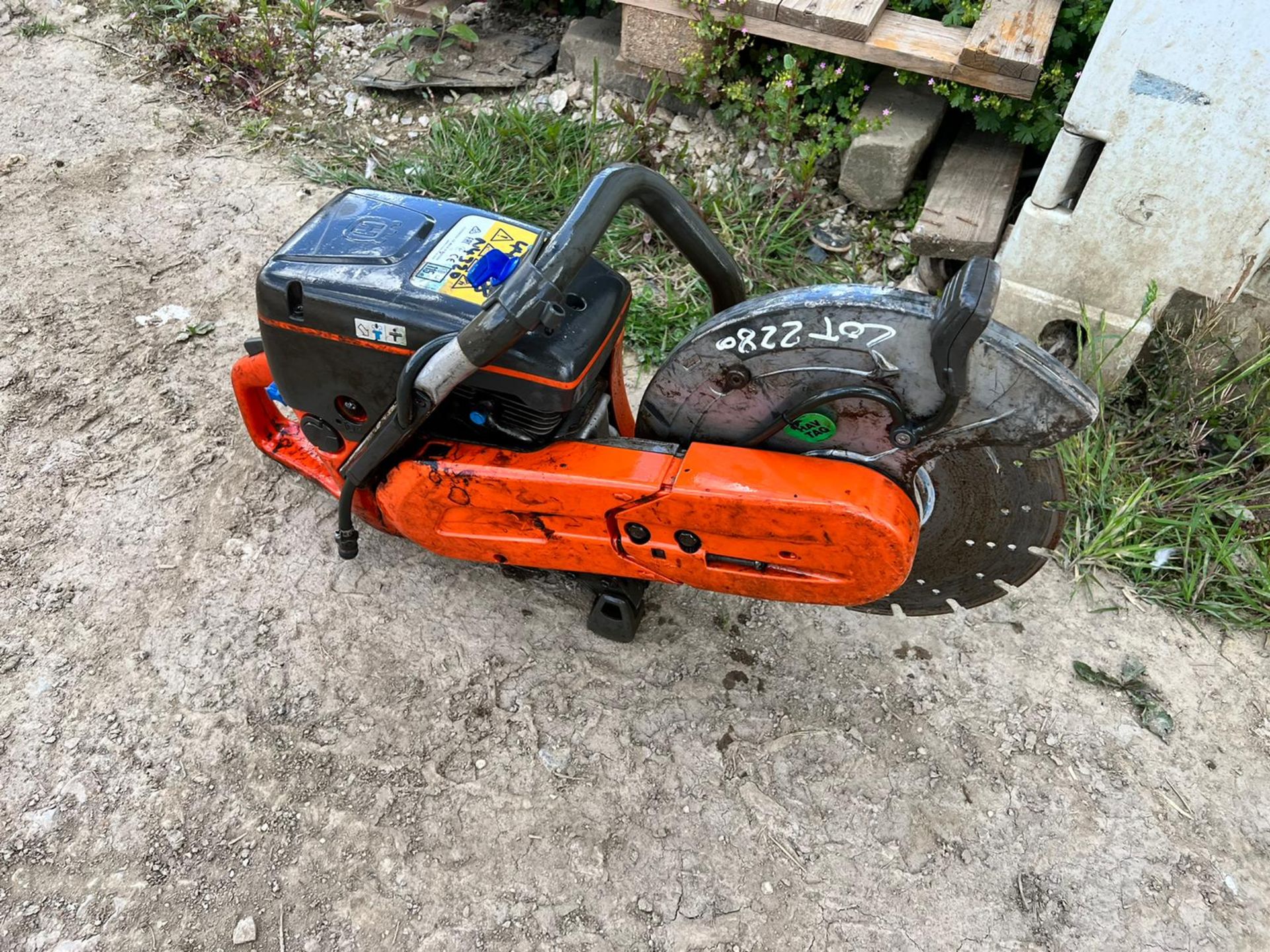 2017 HUSQVARNA K760 PETROL DISC CUTTER, RUNS AND WORKS, C/W 12" BLADE *PLUS VAT* - Image 9 of 9